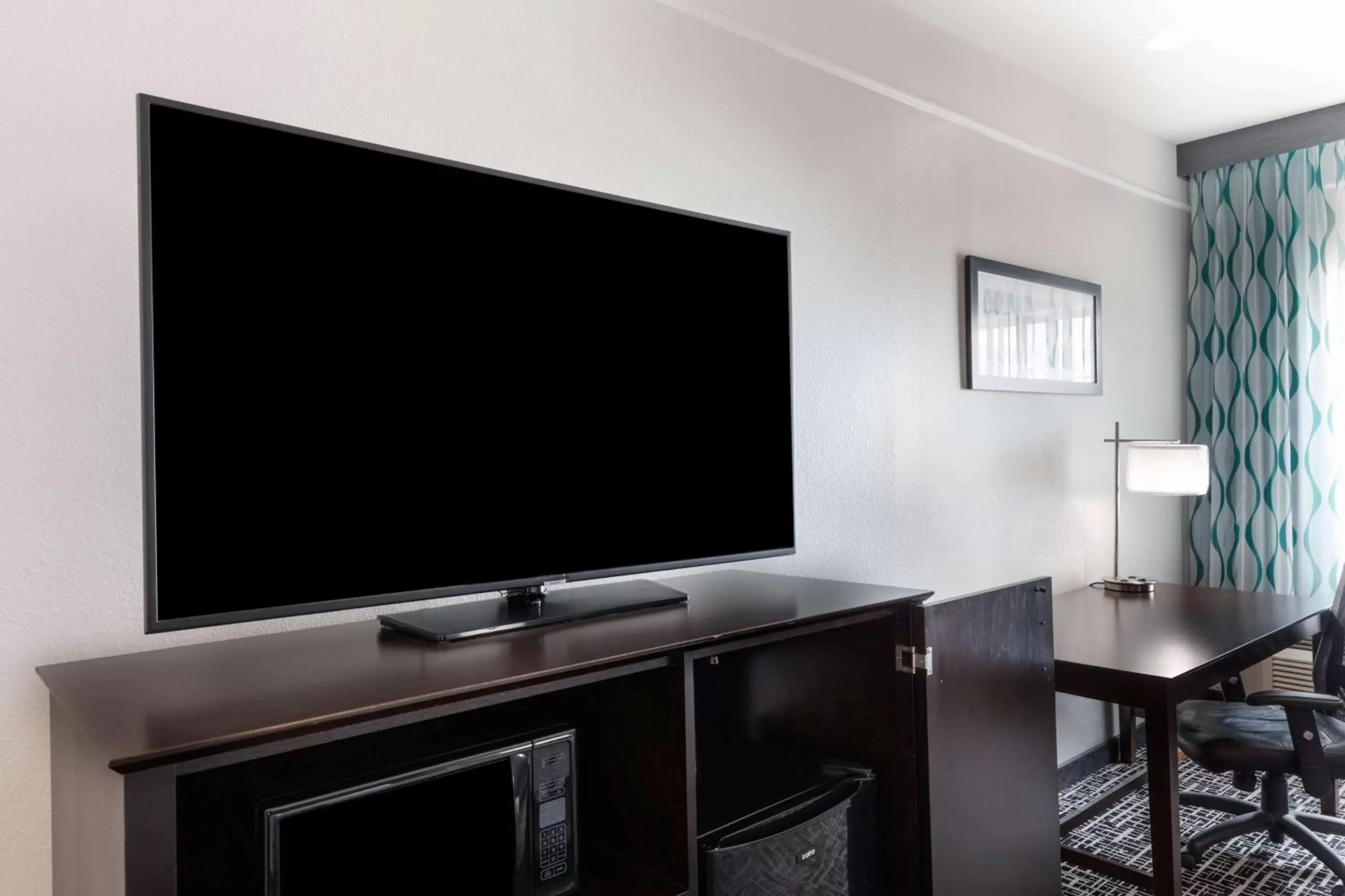 Photo of the whole room, TV/Entertainment Center in La Quinta by Wyndham Port Lavaca