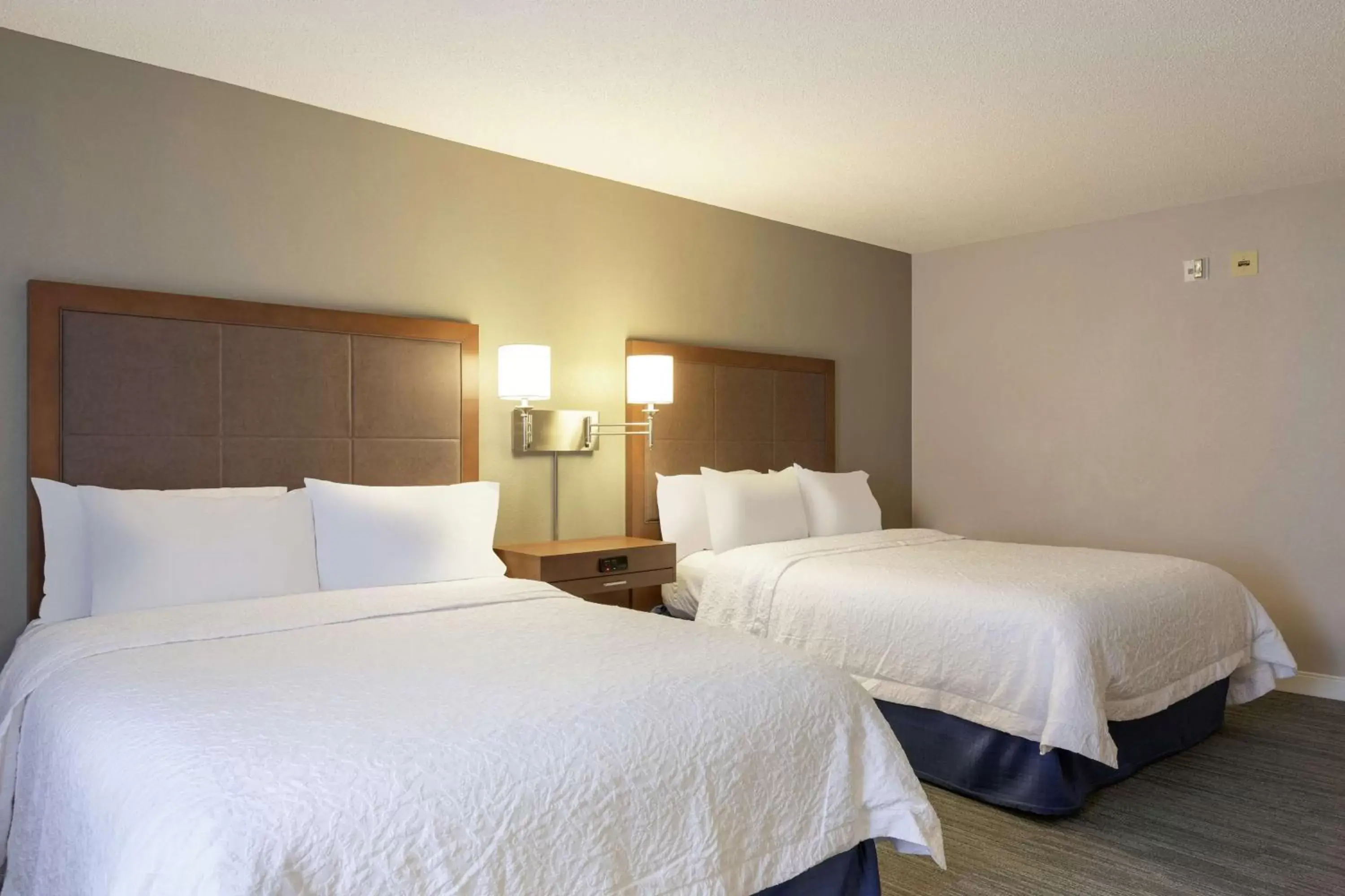 Bed in Hampton Inn & Suites Nashville-Downtown