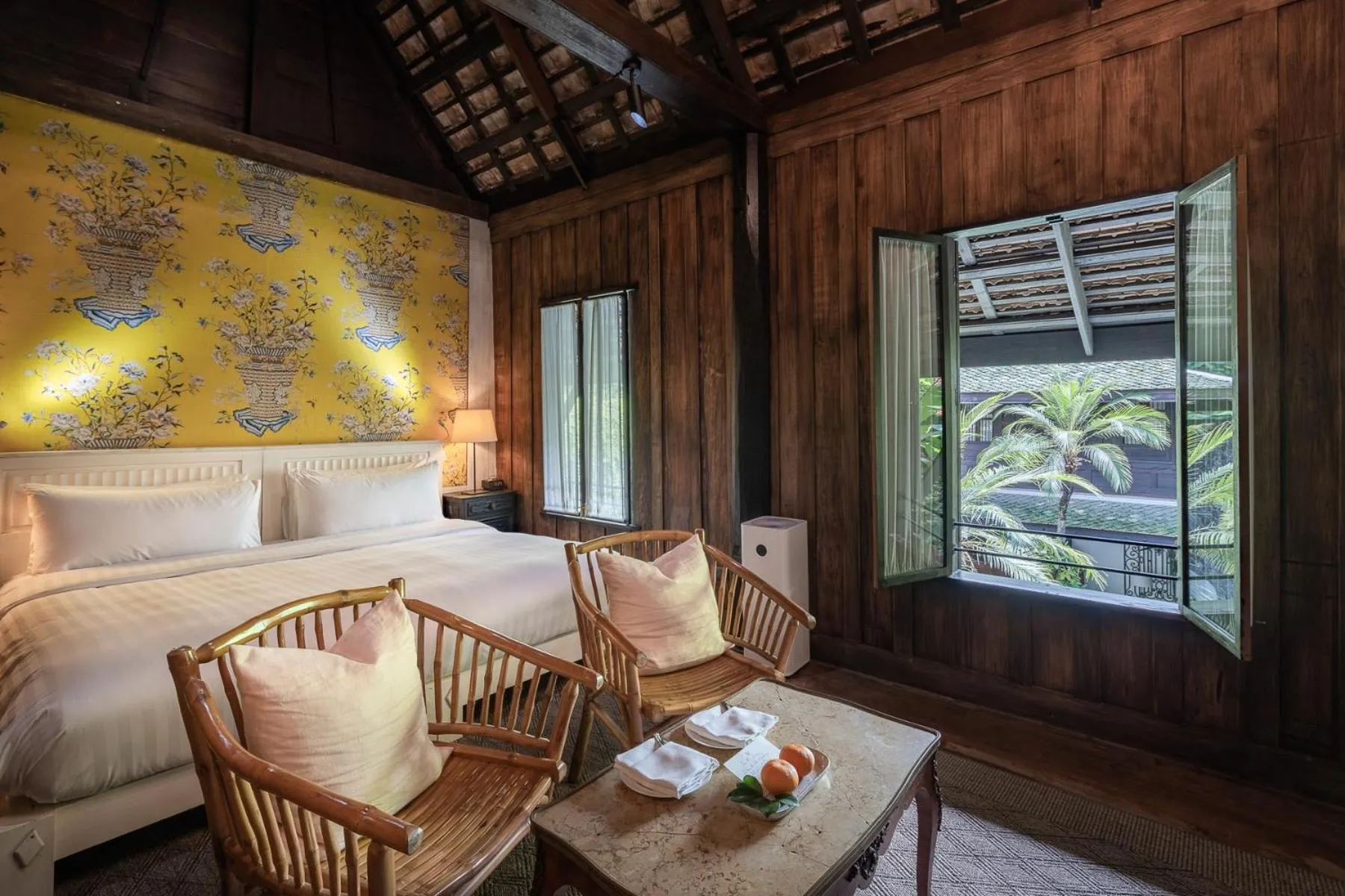 Bed in Villa Mahabhirom