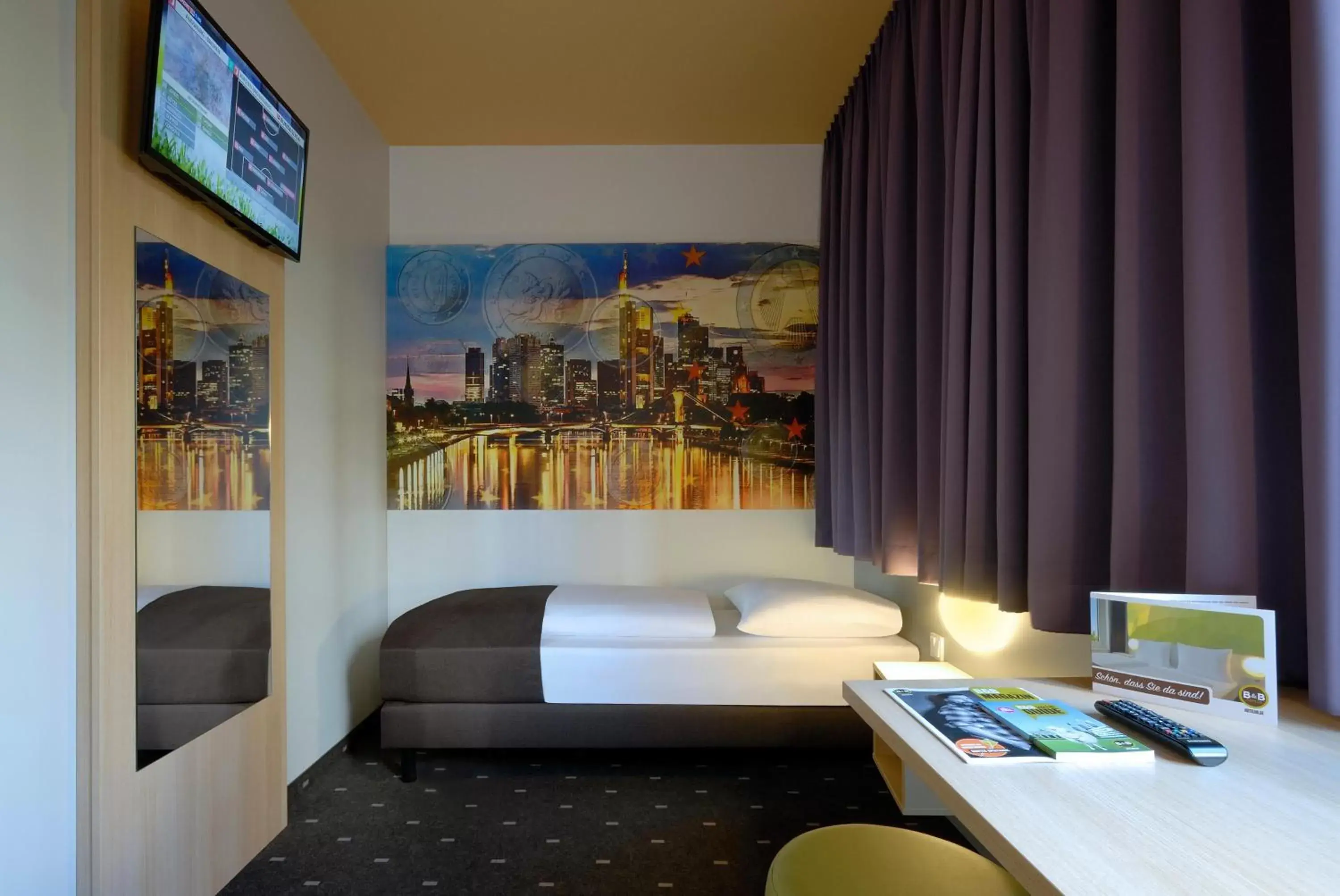 Photo of the whole room in B&B Hotel Frankfurt City-Ost