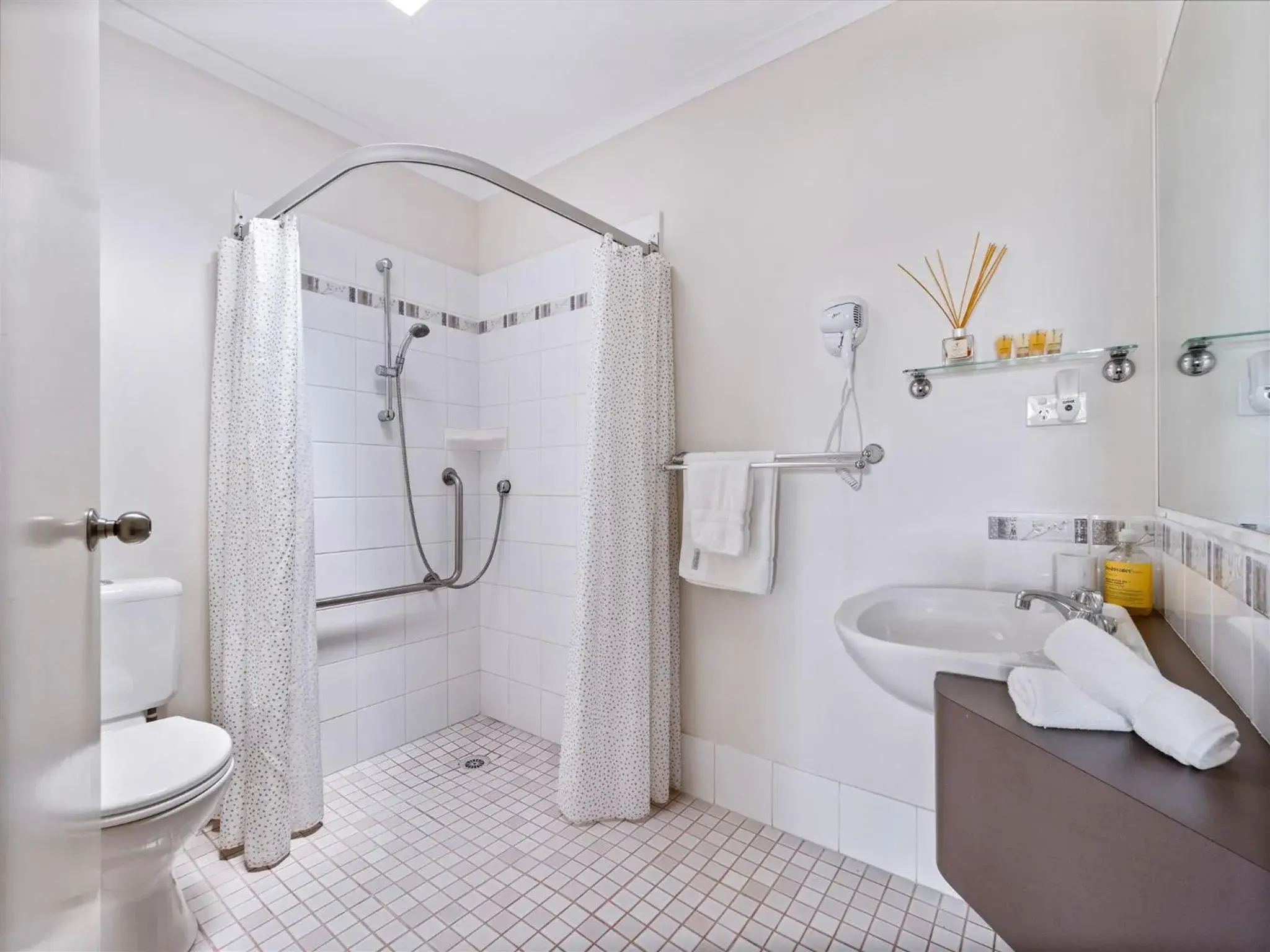 Shower, Bathroom in The Noble Grape Guesthouse