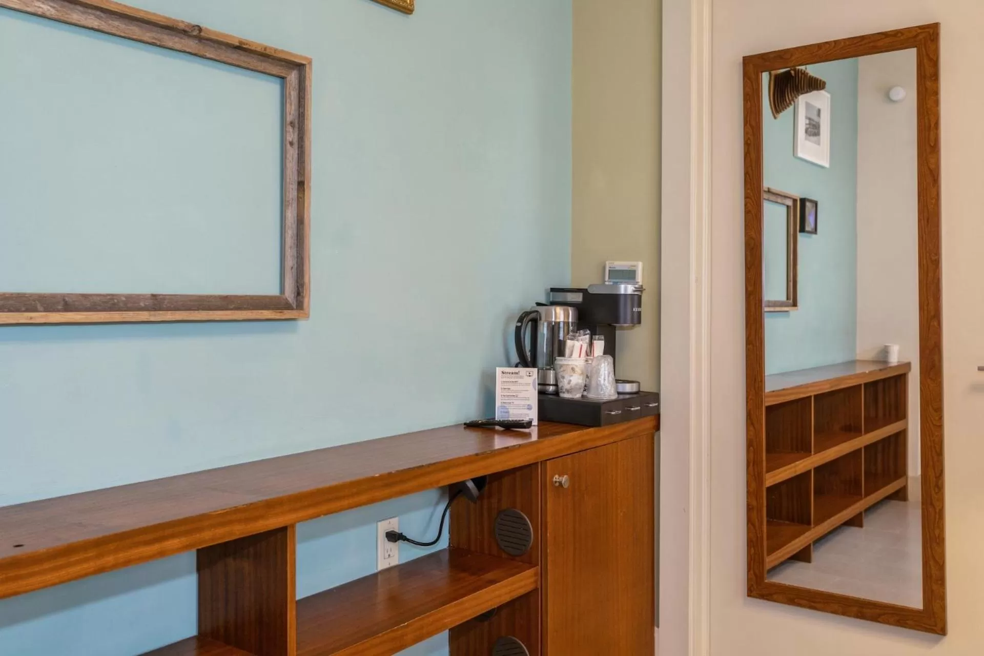 Coffee/tea facilities in Kasa El Paseo Miami Beach