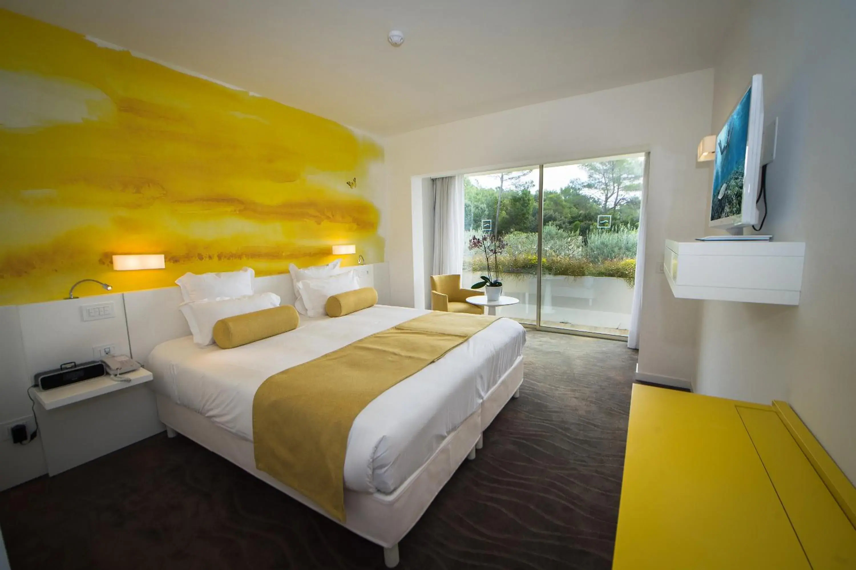 Classic Double Room - Ground Floor in Hotel Restaurant La Vague de Saint Paul & Spa