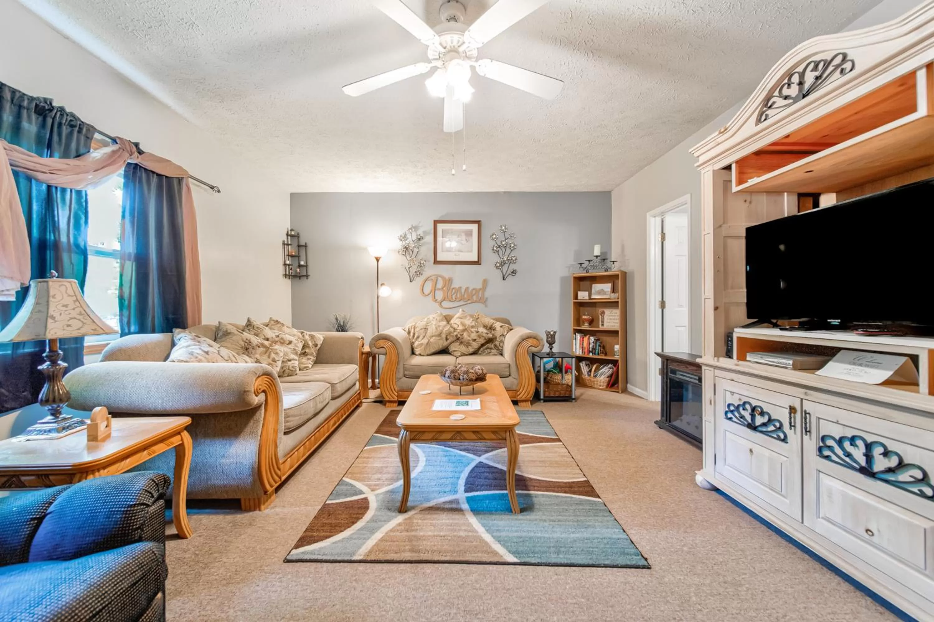 Seating Area in Cool River Condo II