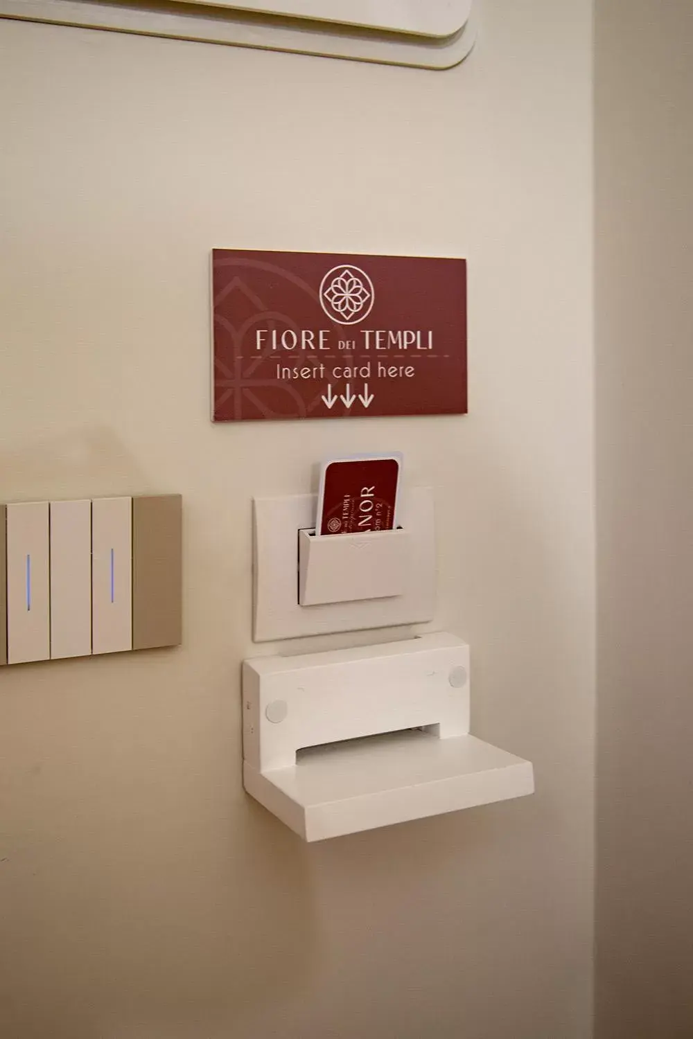 Text overlay in Fiore dei Templi - luxury suite experience