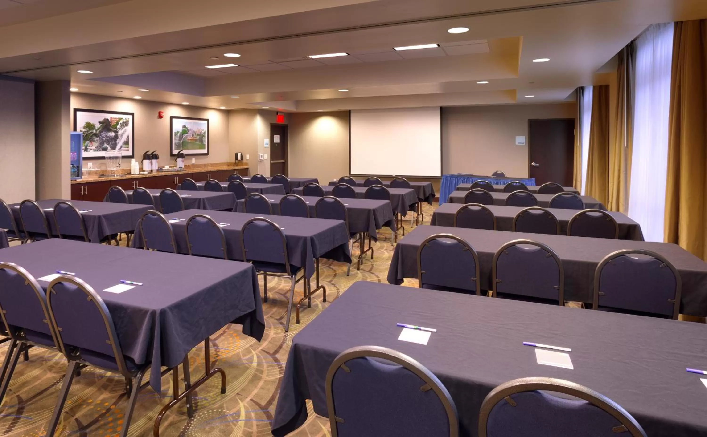 Meeting/conference room in Holiday Inn Express & Suites Overland Park by IHG