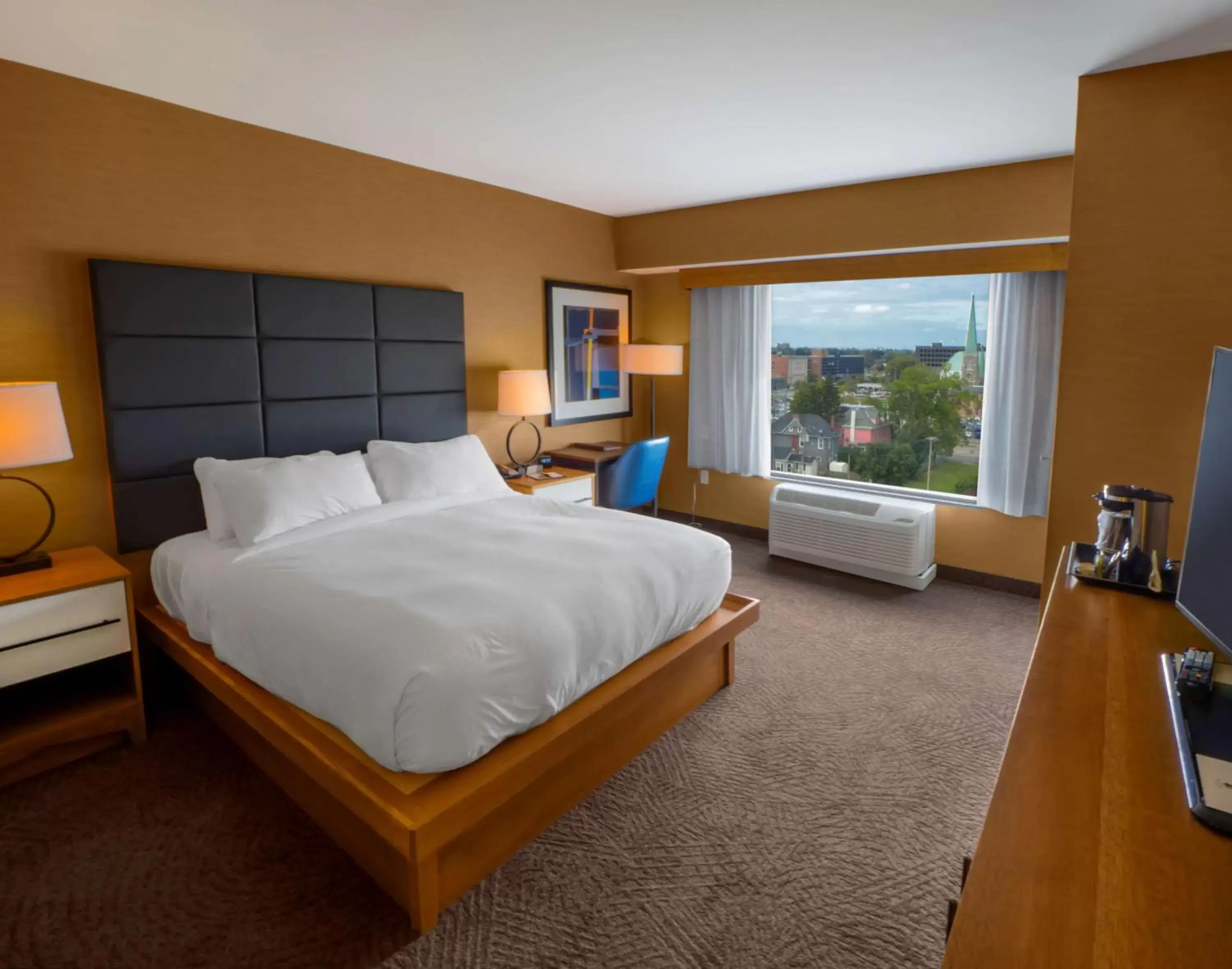 Bed in DoubleTree by Hilton Hotel Niagara Falls New York