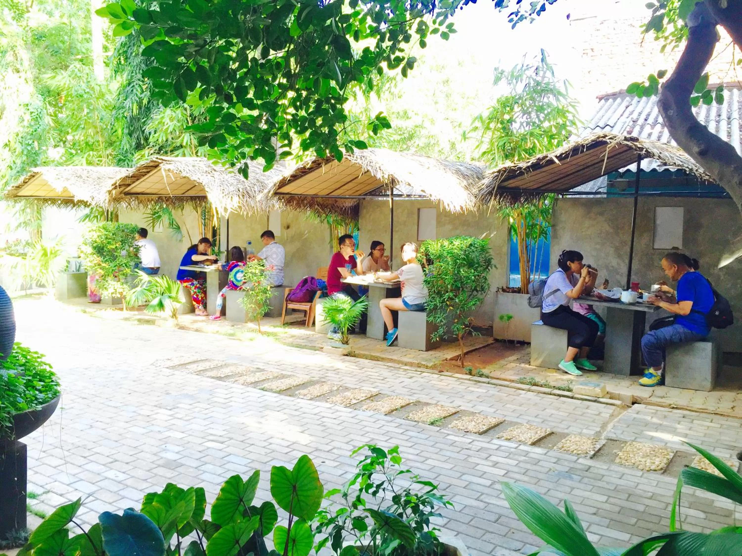 Restaurant/places to eat in Hotel Tinaya