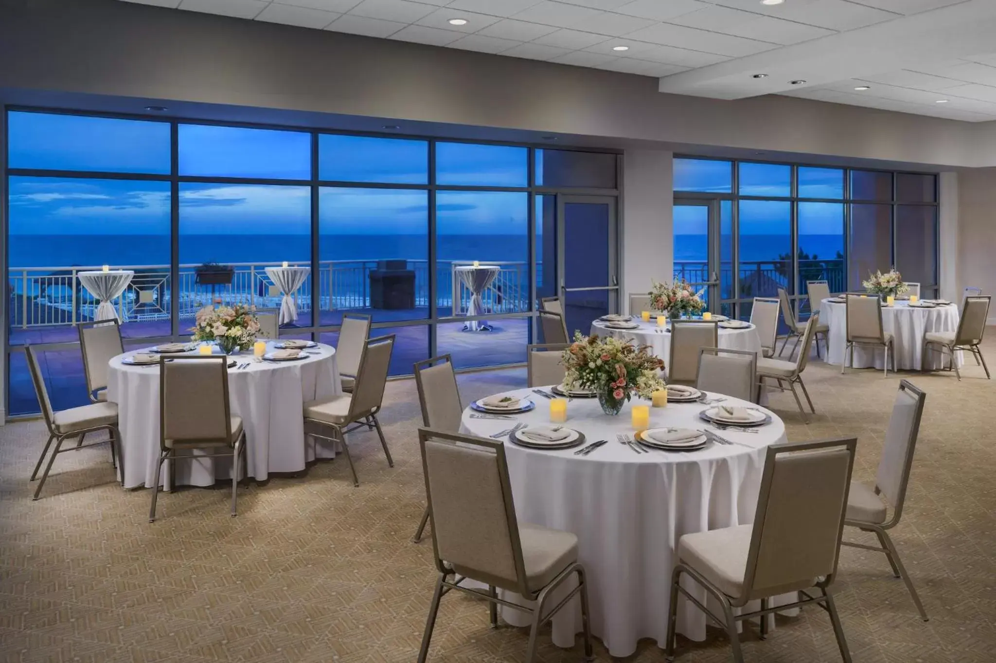 Meeting/conference room, Restaurant/Places to Eat in Holiday Inn Resort Lumina on Wrightsville Beach, an IHG Hotel