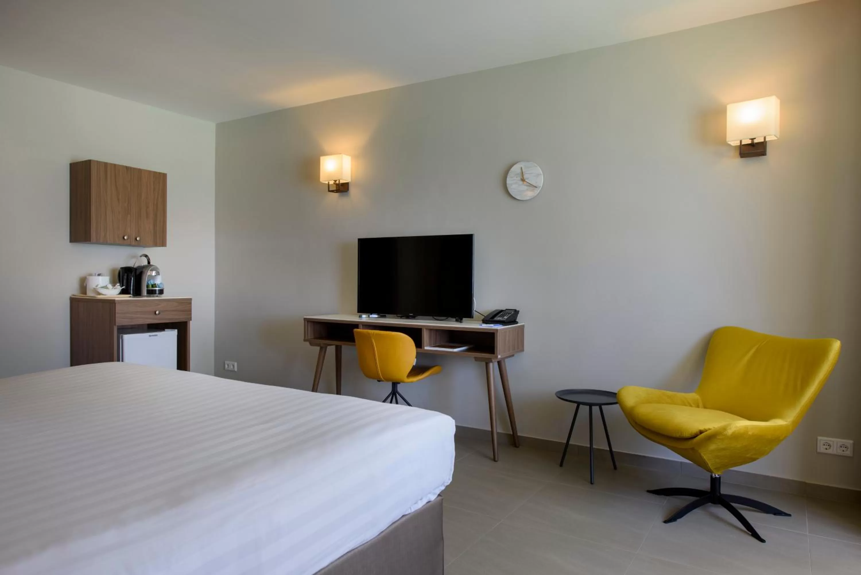 Photo of the whole room in Curacao Avila Beach Hotel