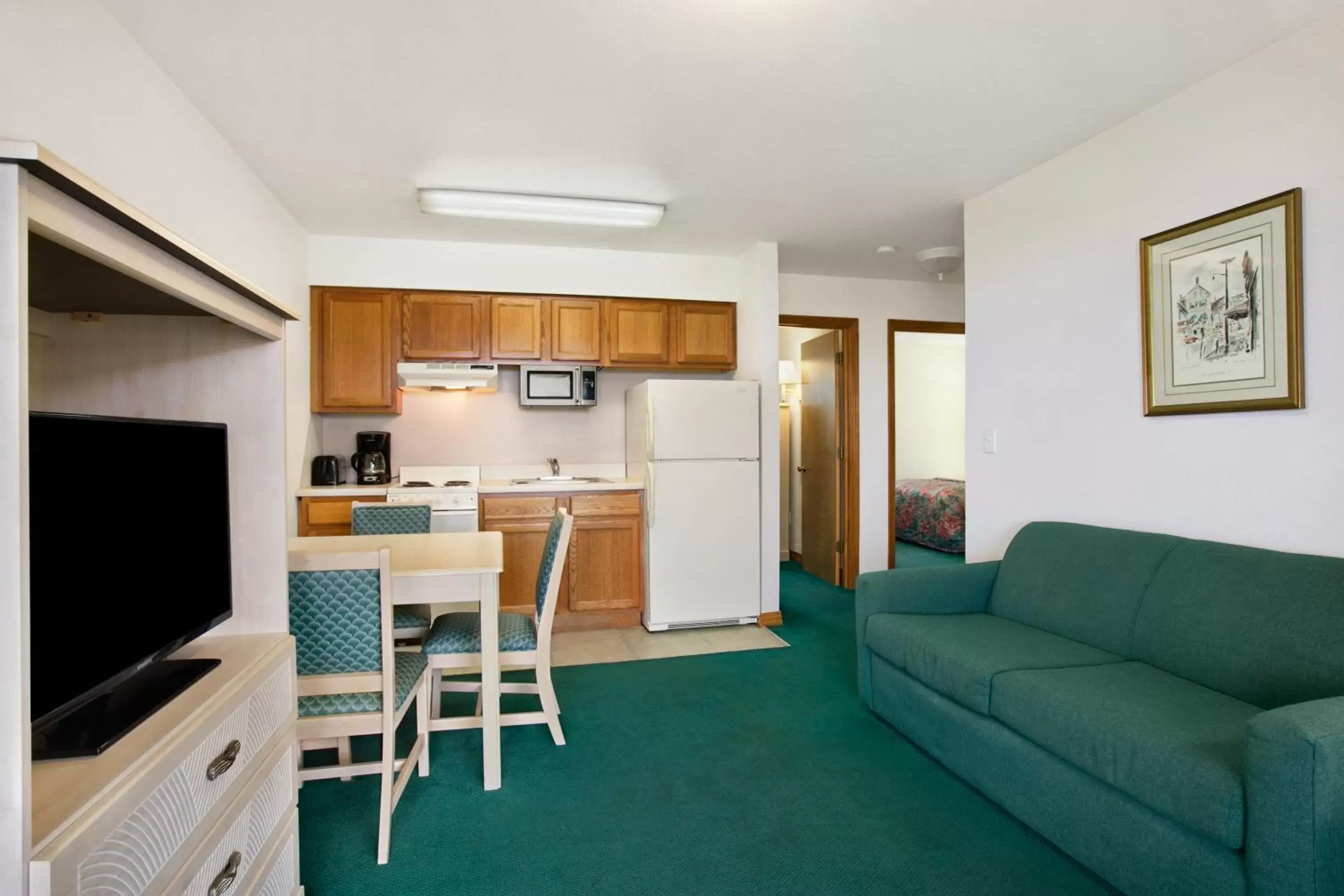 Communal lounge/ TV room, Seating Area in Mariner Inn And Suites