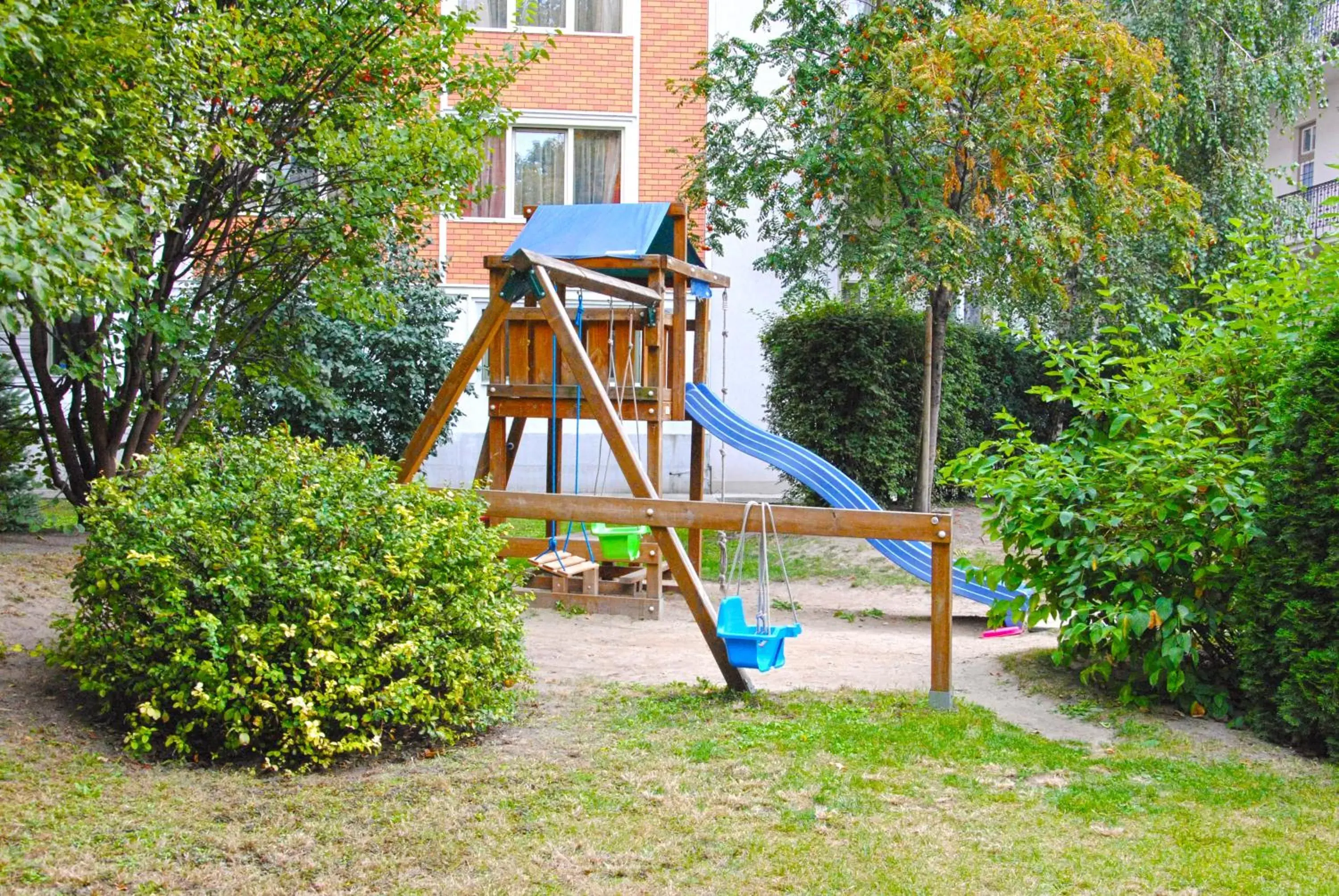 Garden, Children's Play Area in Actor Hotel Budapest