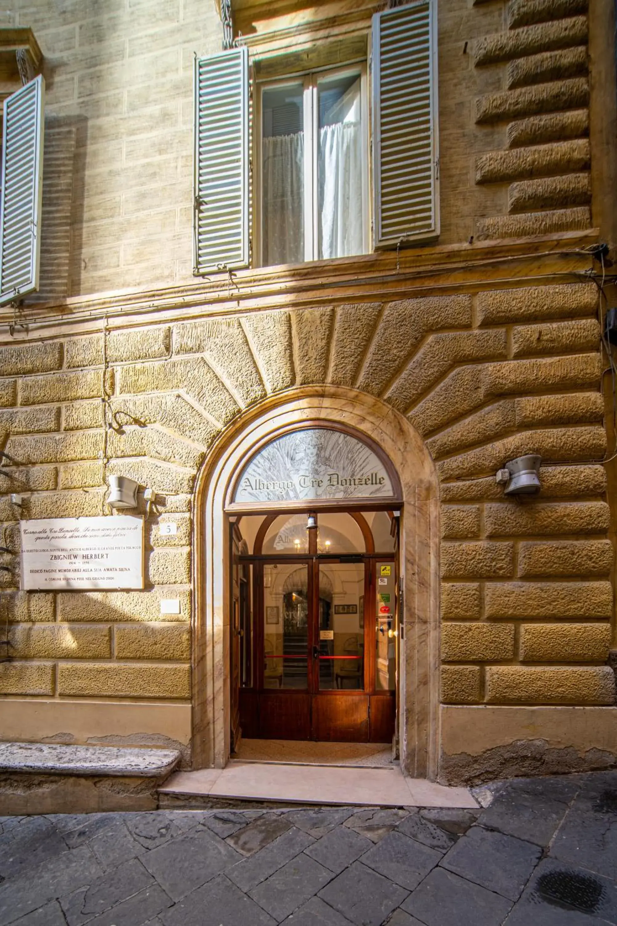 Property building, Facade/Entrance in Albergo Tre Donzelle