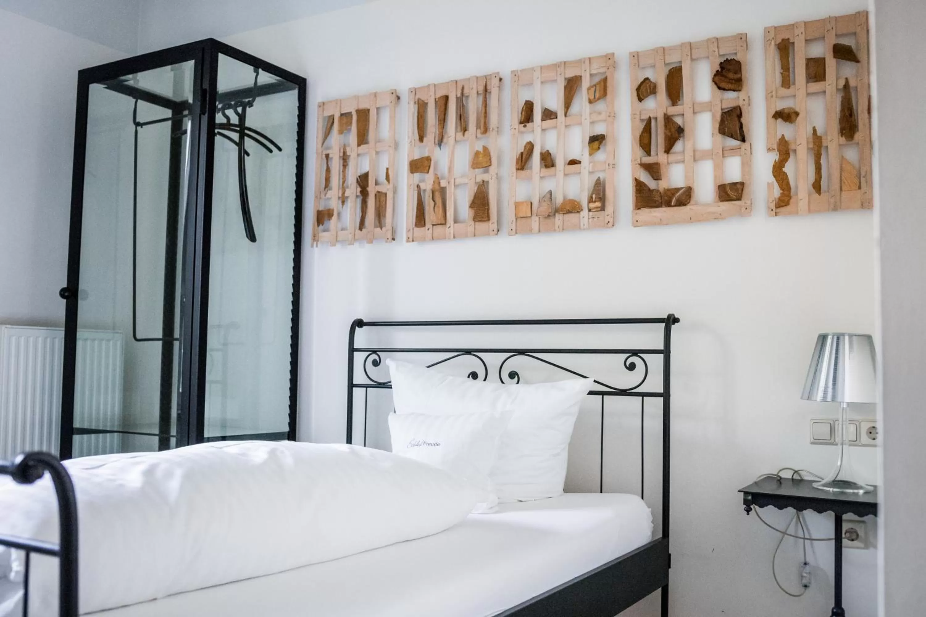 Photo of the whole room, Bed in Romantikhotel Rebstock art & design