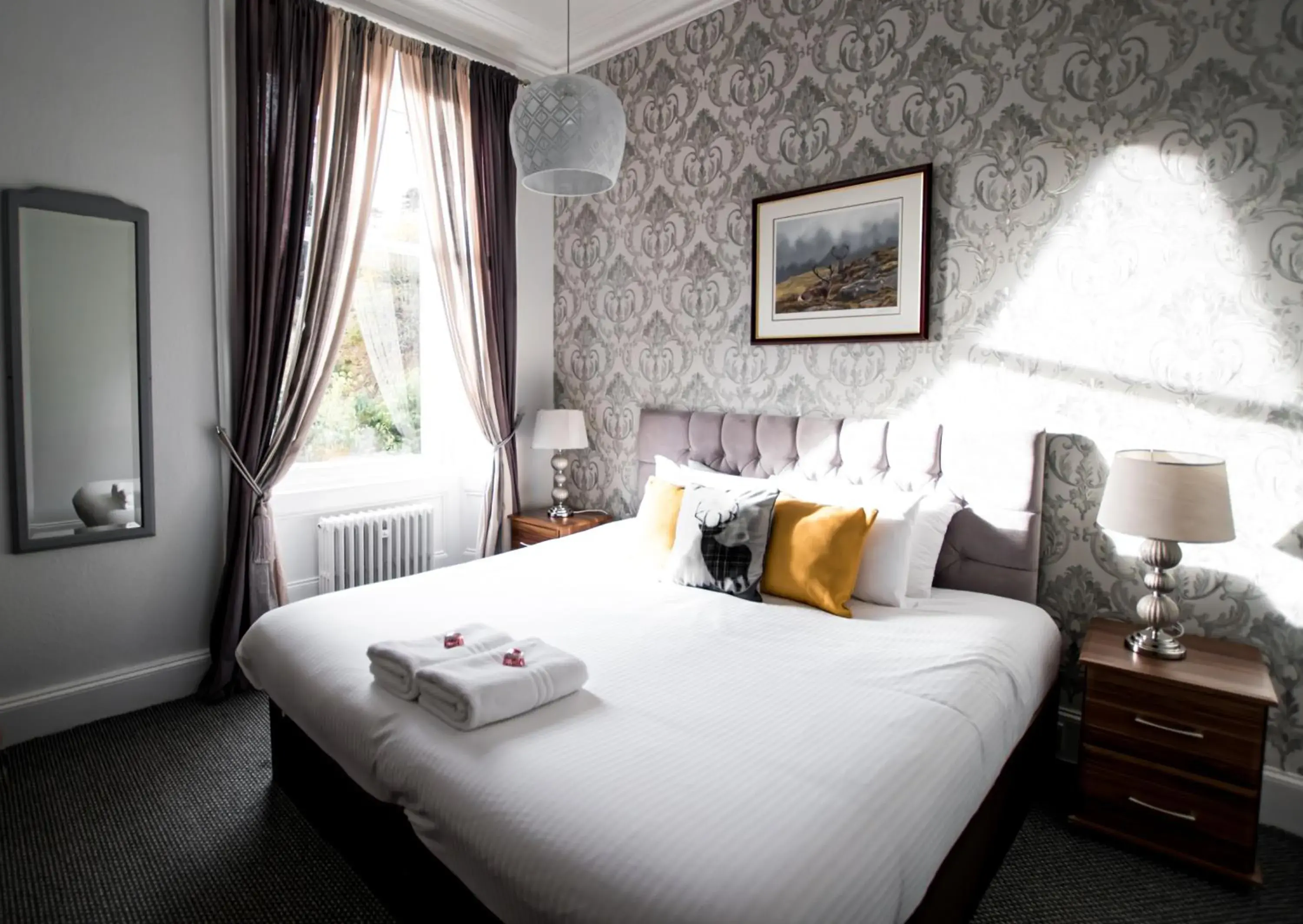 Bed in McInnes House Hotel