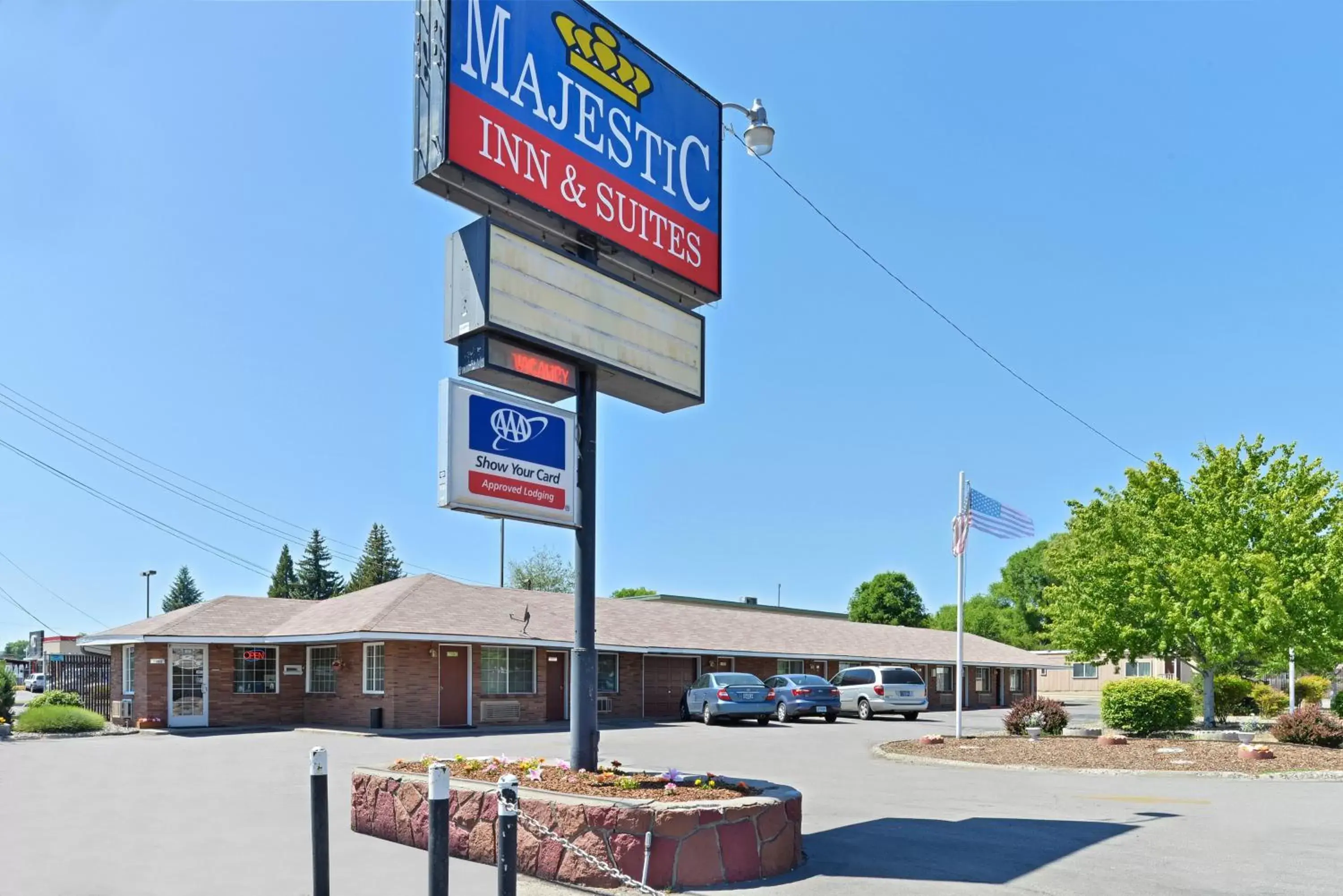 Property logo or sign, Property Building in Majestic Inn & Suites