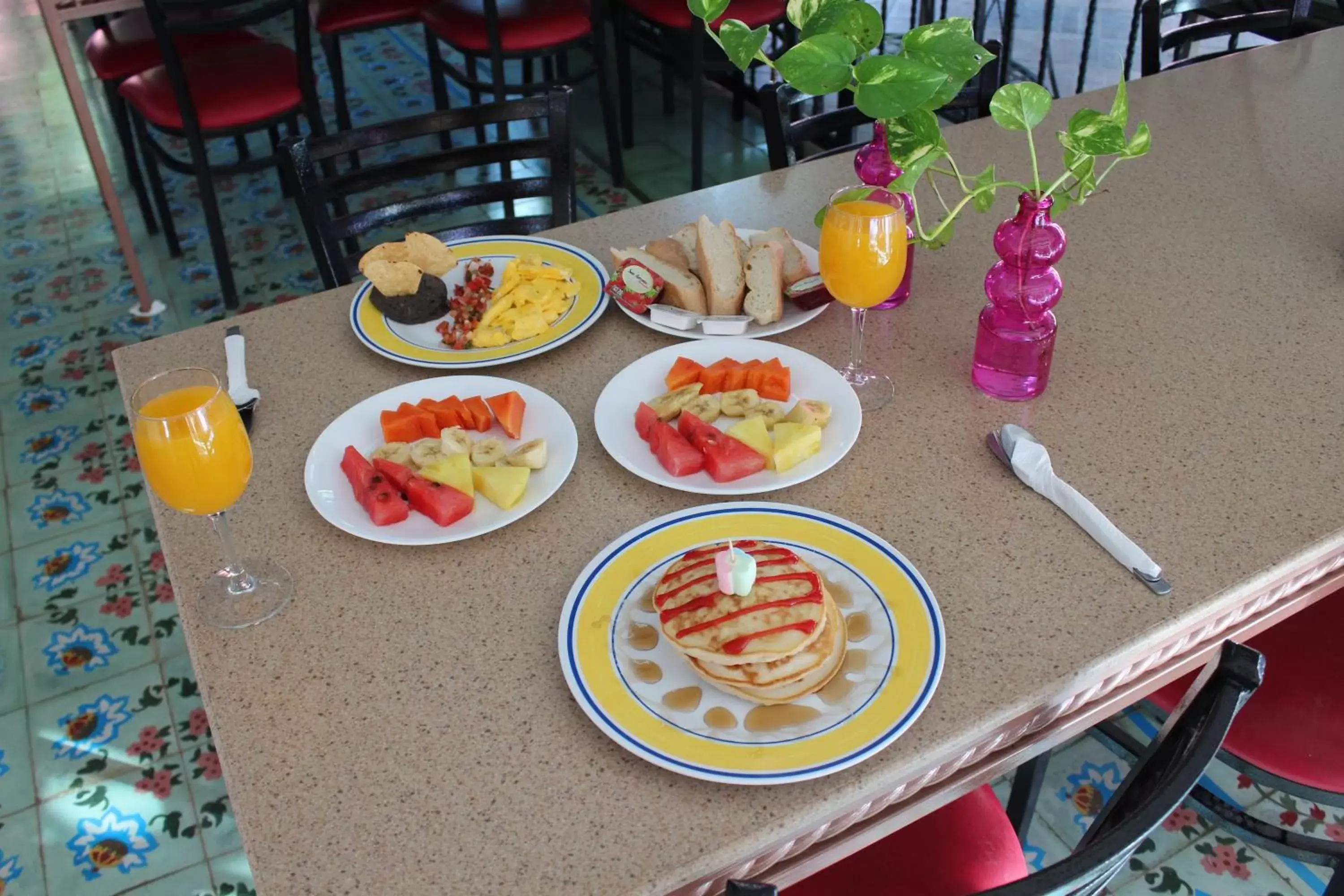 Breakfast in Hotel Doralba Inn Chichen