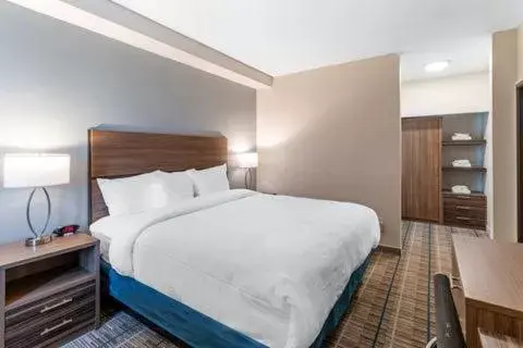 Bedroom, Bed in MainStay Suites Denver International Airport