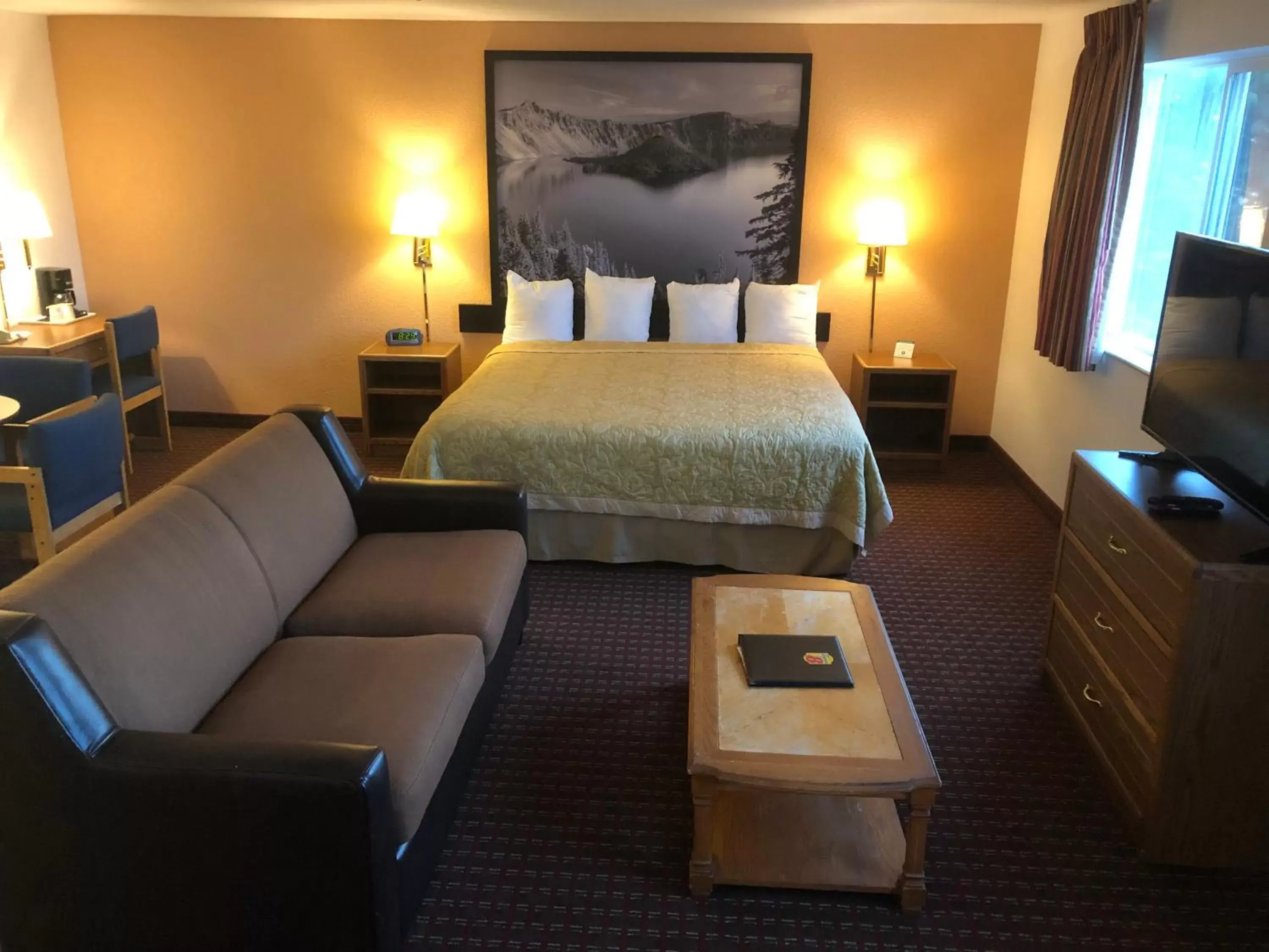 Photo of the whole room, Bed in Super 8 by Wyndham The Dalles OR