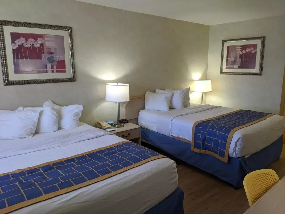 Bedroom, Bed in Days Inn by Wyndham Bullhead City