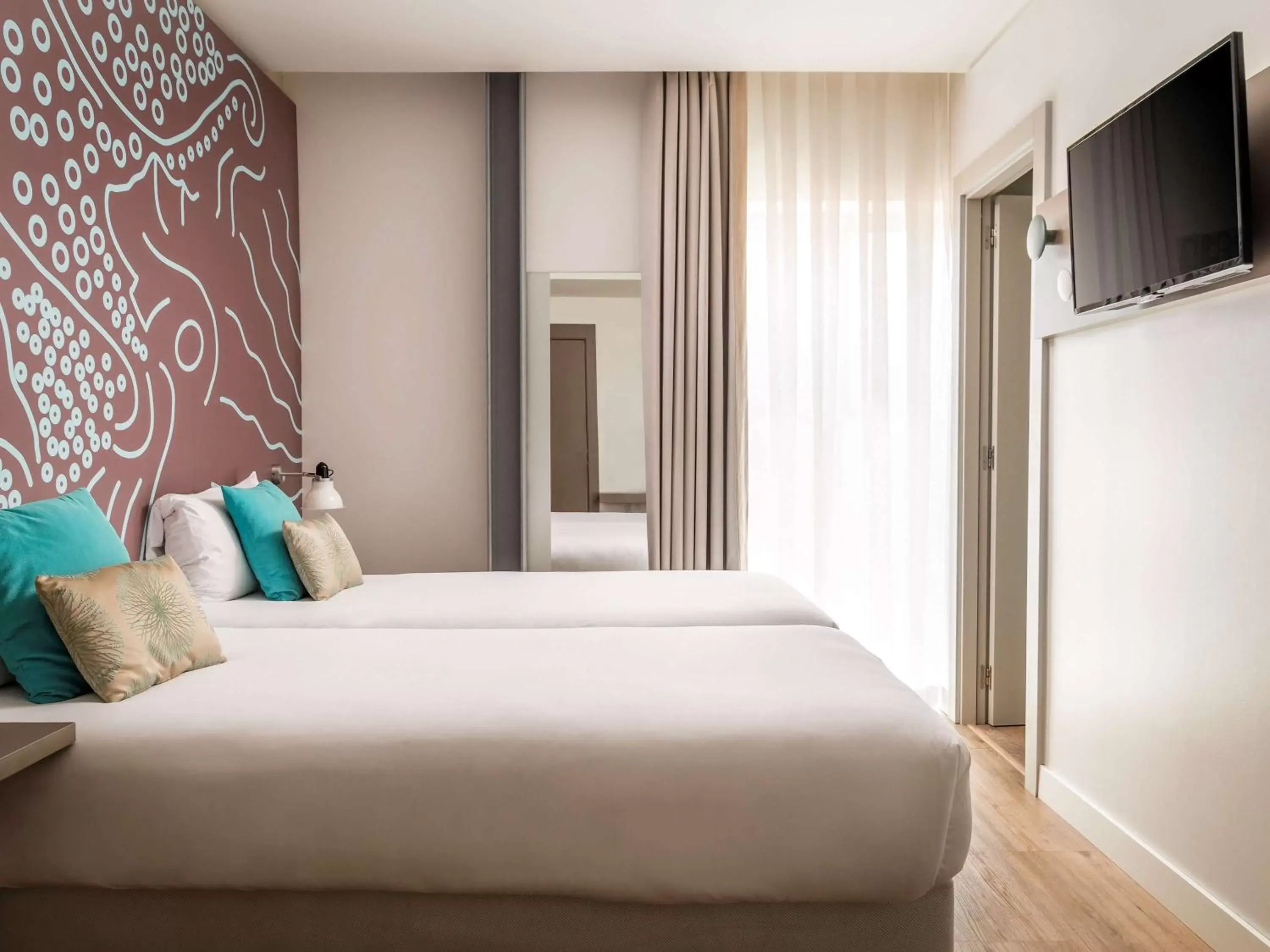 Bedroom, Bed in ibis Styles Barcelona Centre