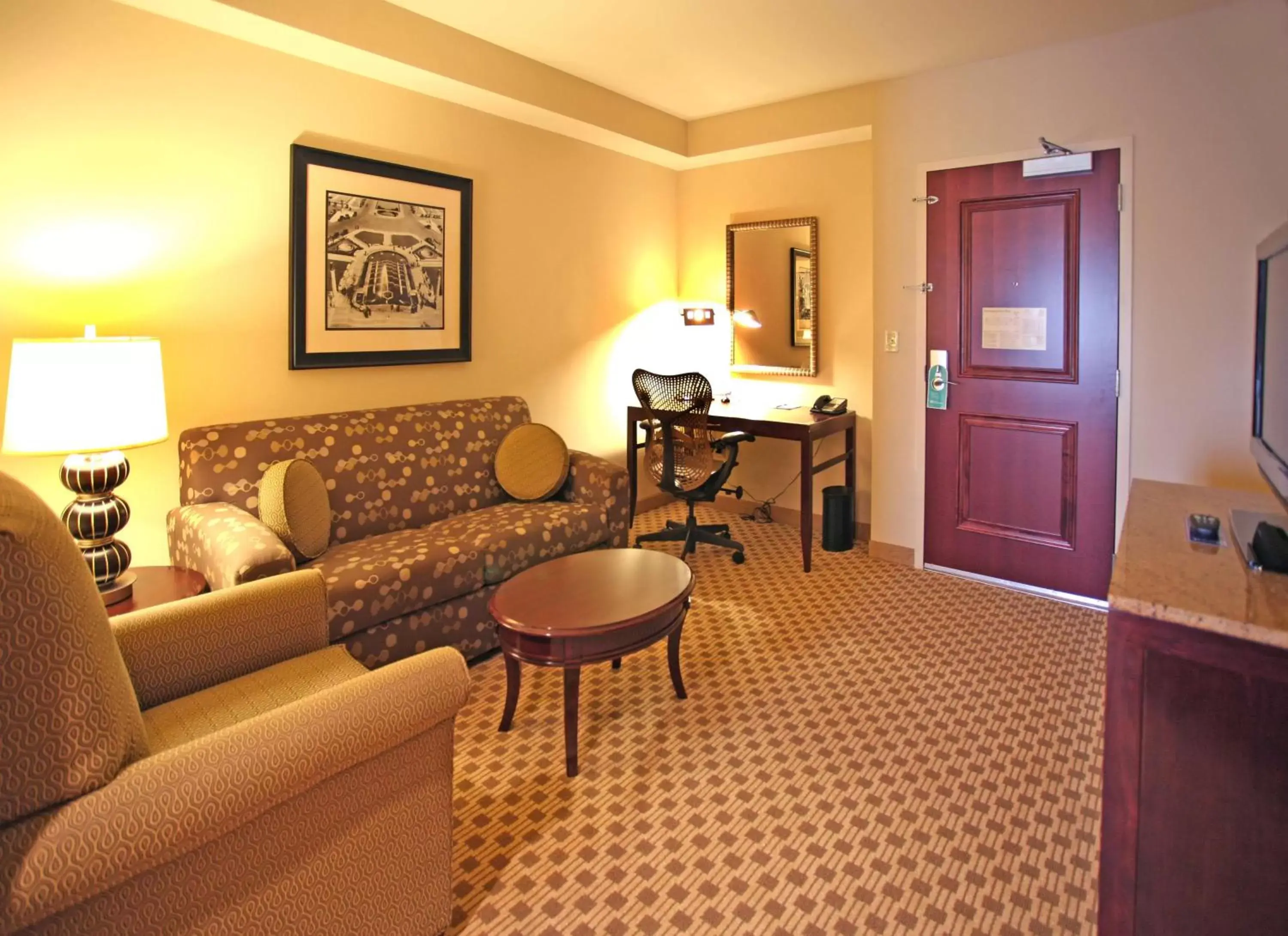 Bedroom, Seating Area in Hilton Garden Inn Cincinnati Blue Ash