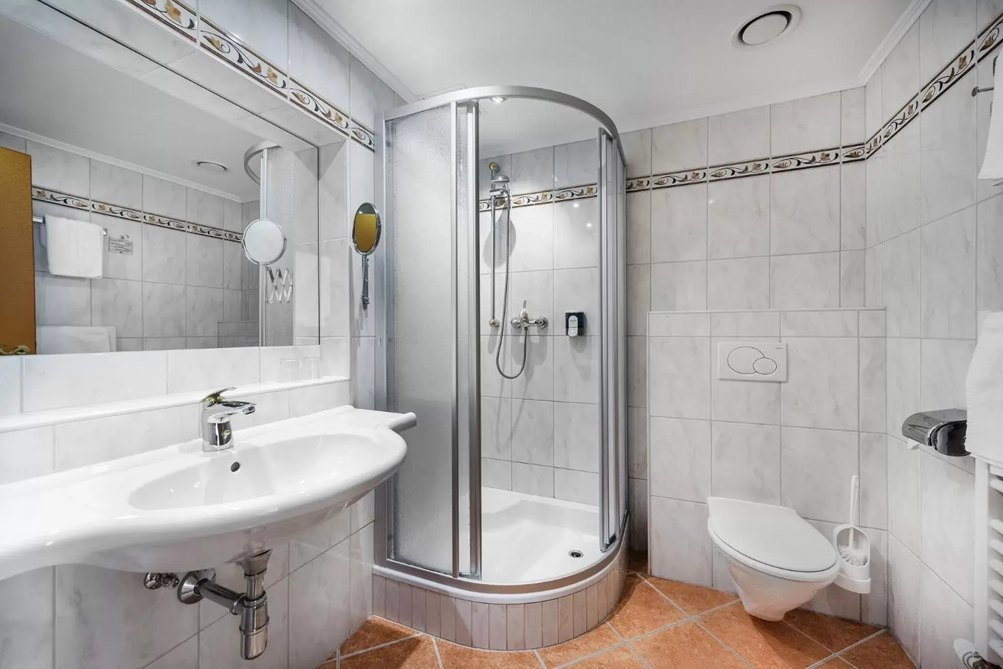 Photo of the whole room, Bathroom in Johannesbad Hotel Palace - Kinder bis 11 kostenfrei
