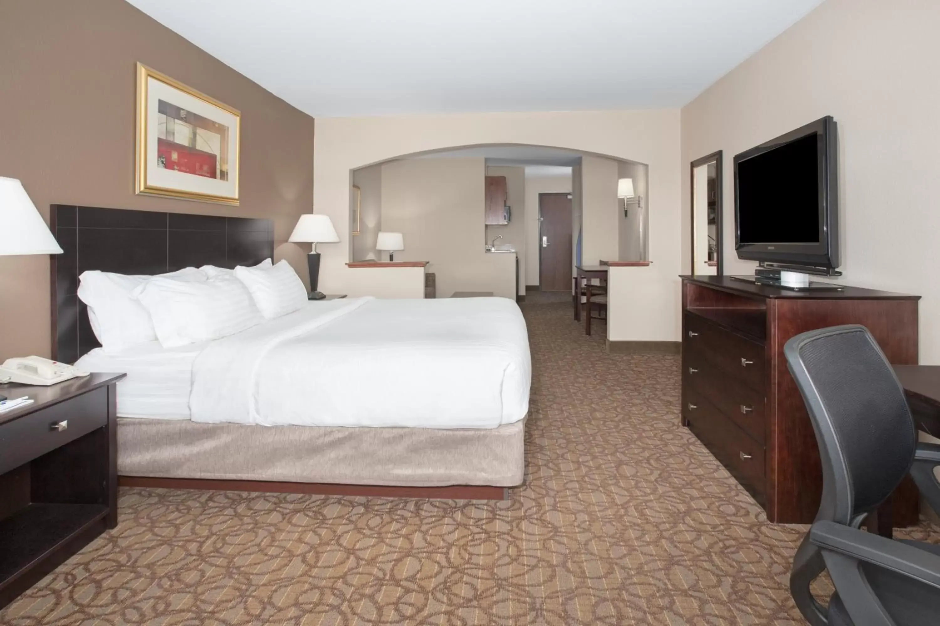 Photo of the whole room, Bed in Holiday Inn Express Hotel & Suites Concordia US 81, an IHG Hotel