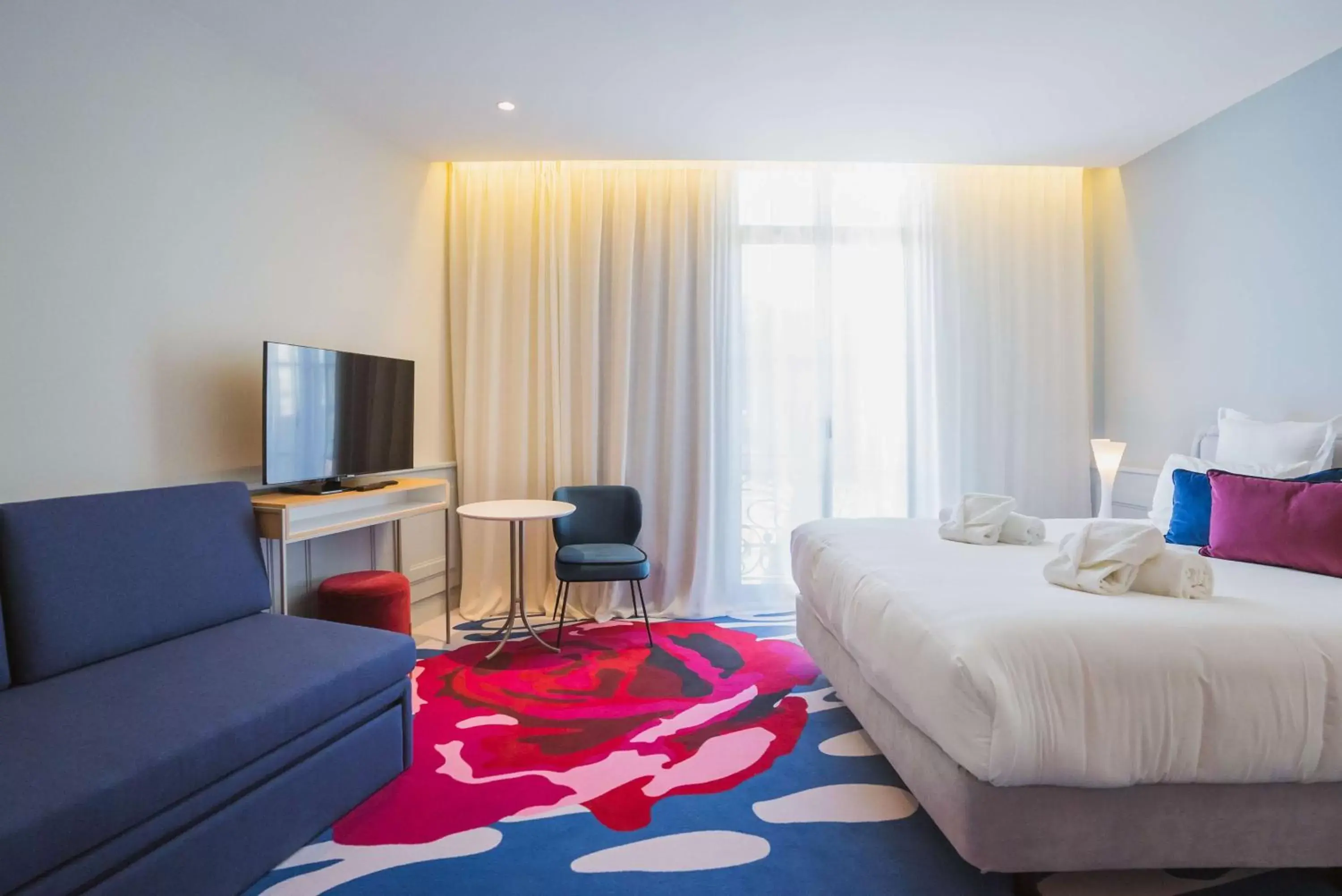 Bed in Eden Rose Grand Hotel BW Premier Collection Bed in Eden Rose Grand Hotel BW Premier Collection