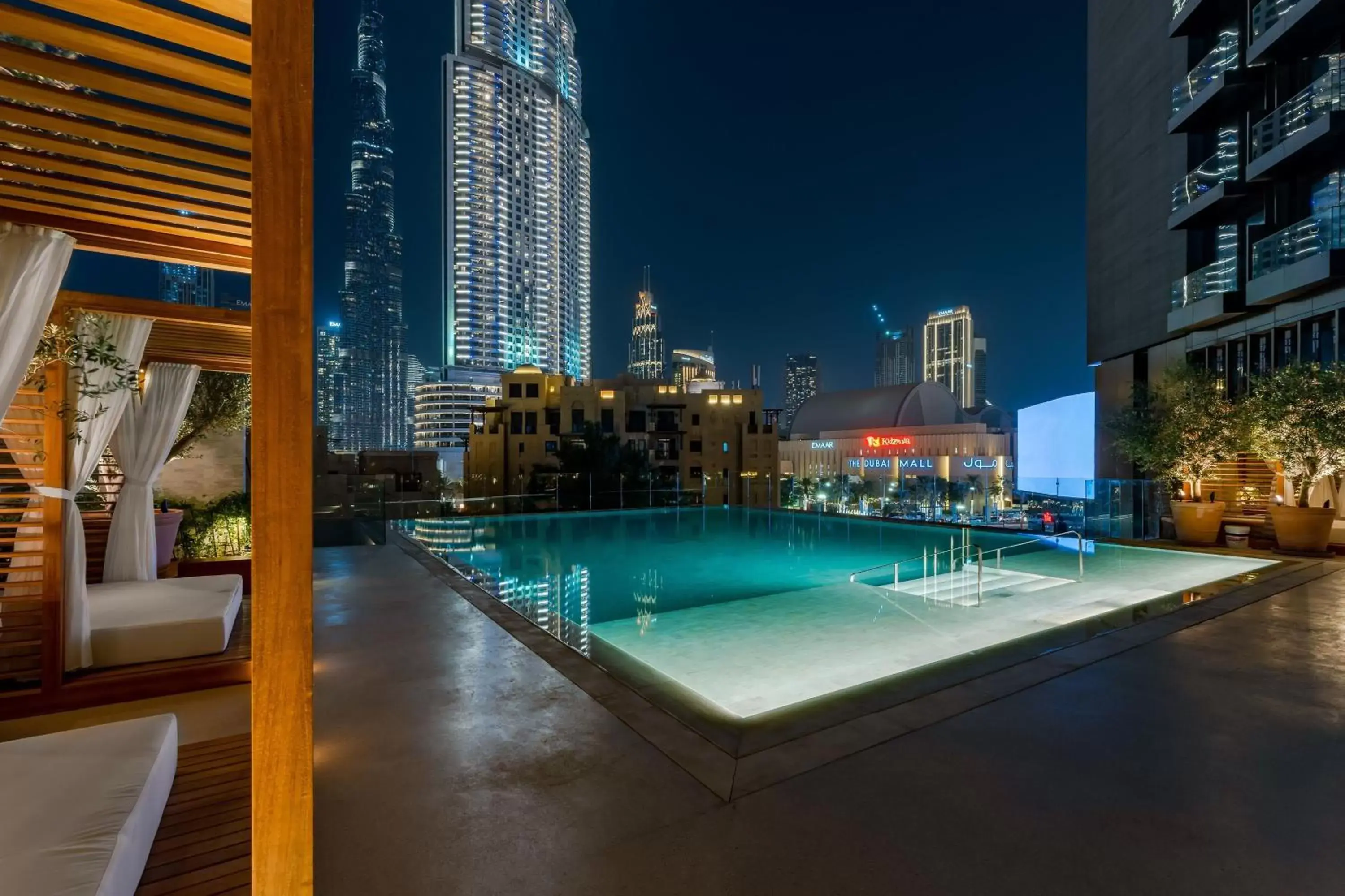 Fitness centre/facilities, Swimming Pool in The Dubai EDITION
