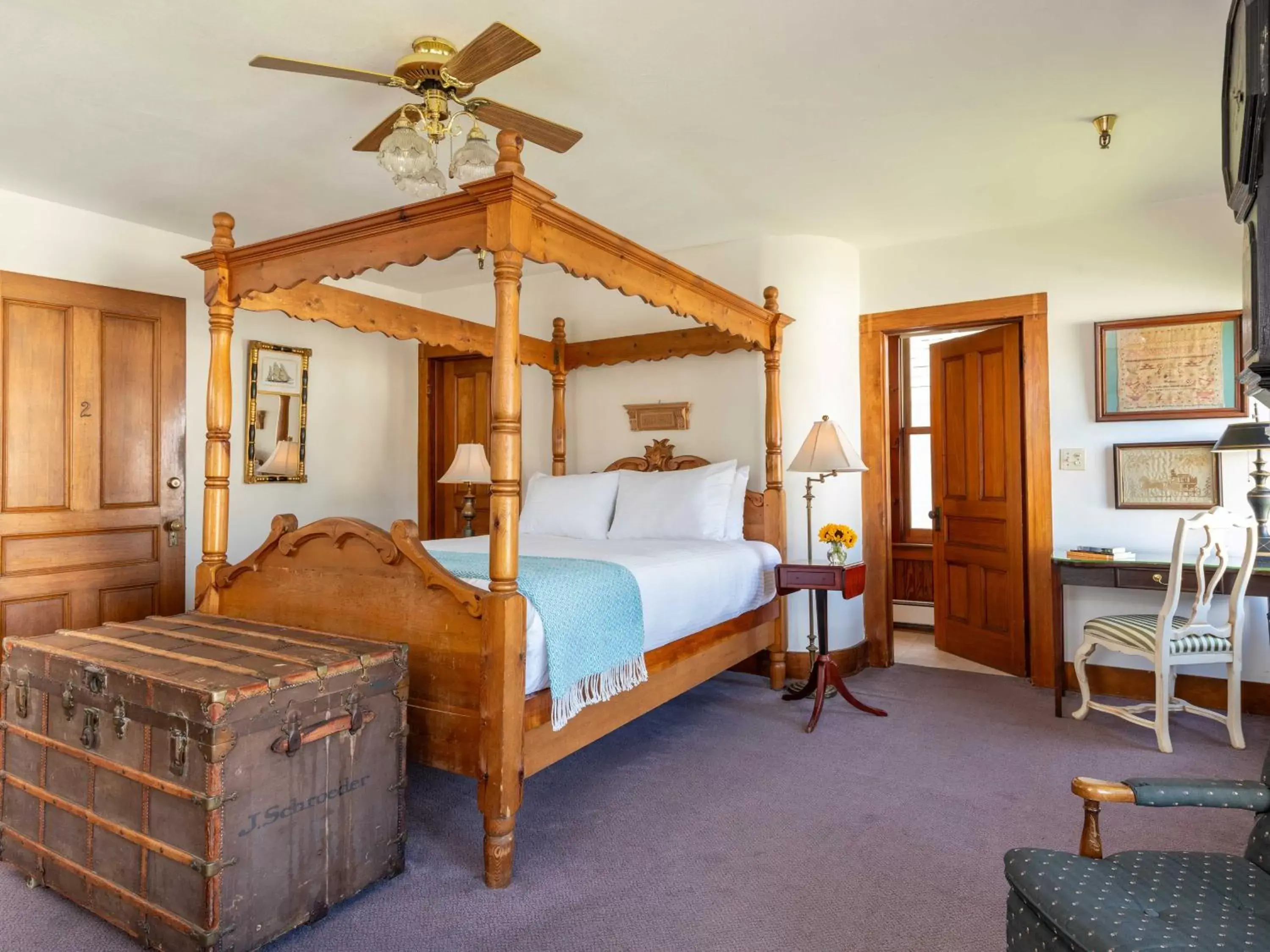 Bedroom, Bed in Old Stagecoach Inn