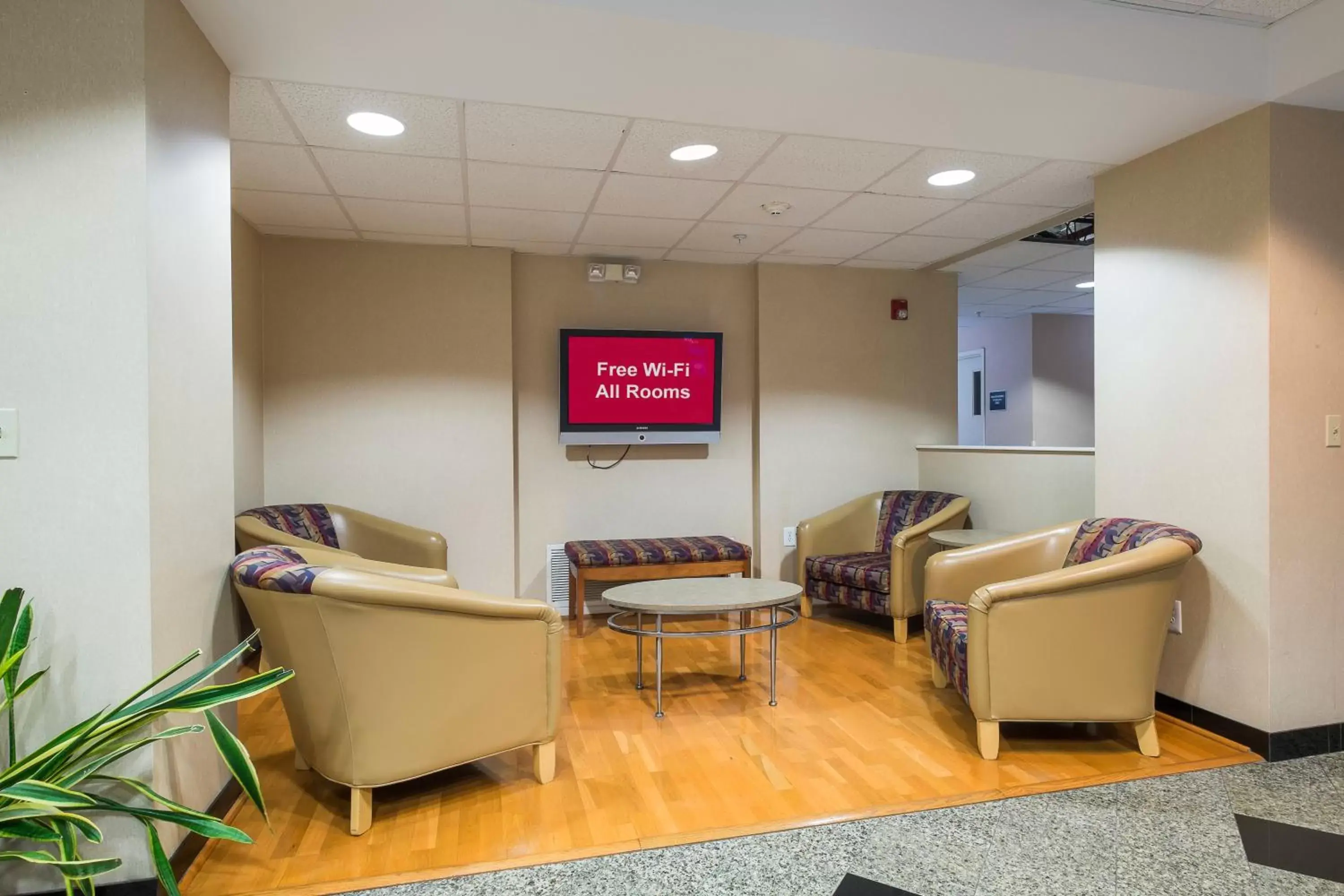 Lobby or reception in Red Roof Inn & Suites Philadelphia - Bellmawr