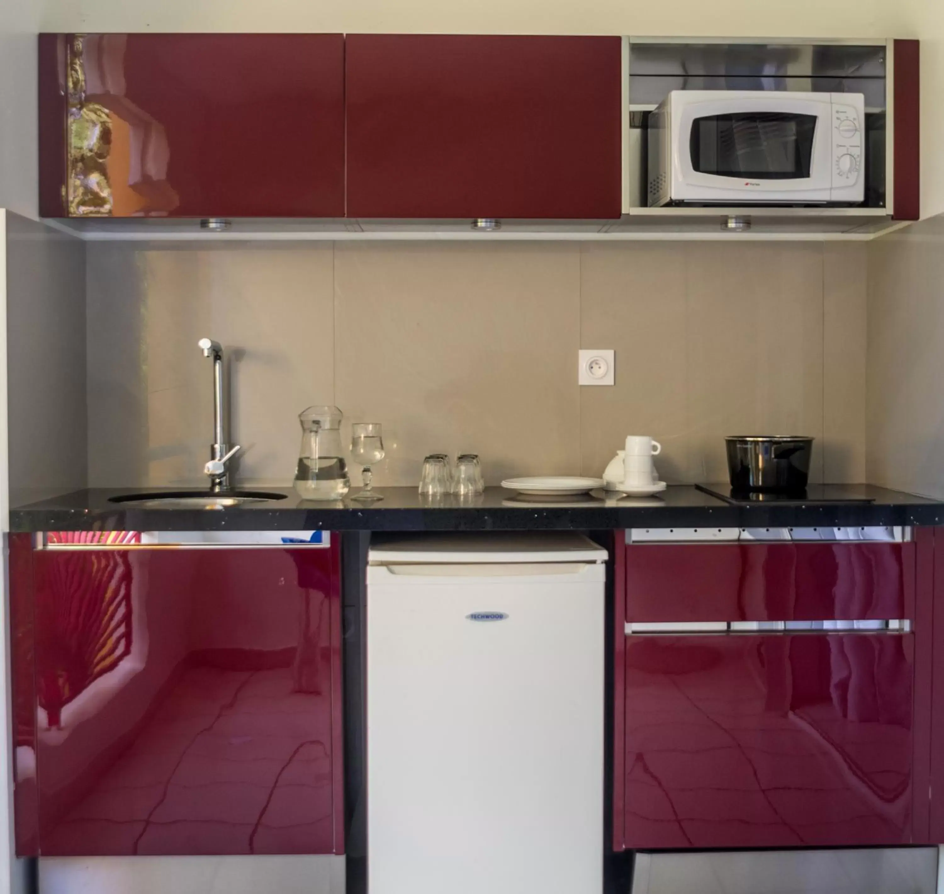 Kitchen/Kitchenette in Canella Beach Hotel