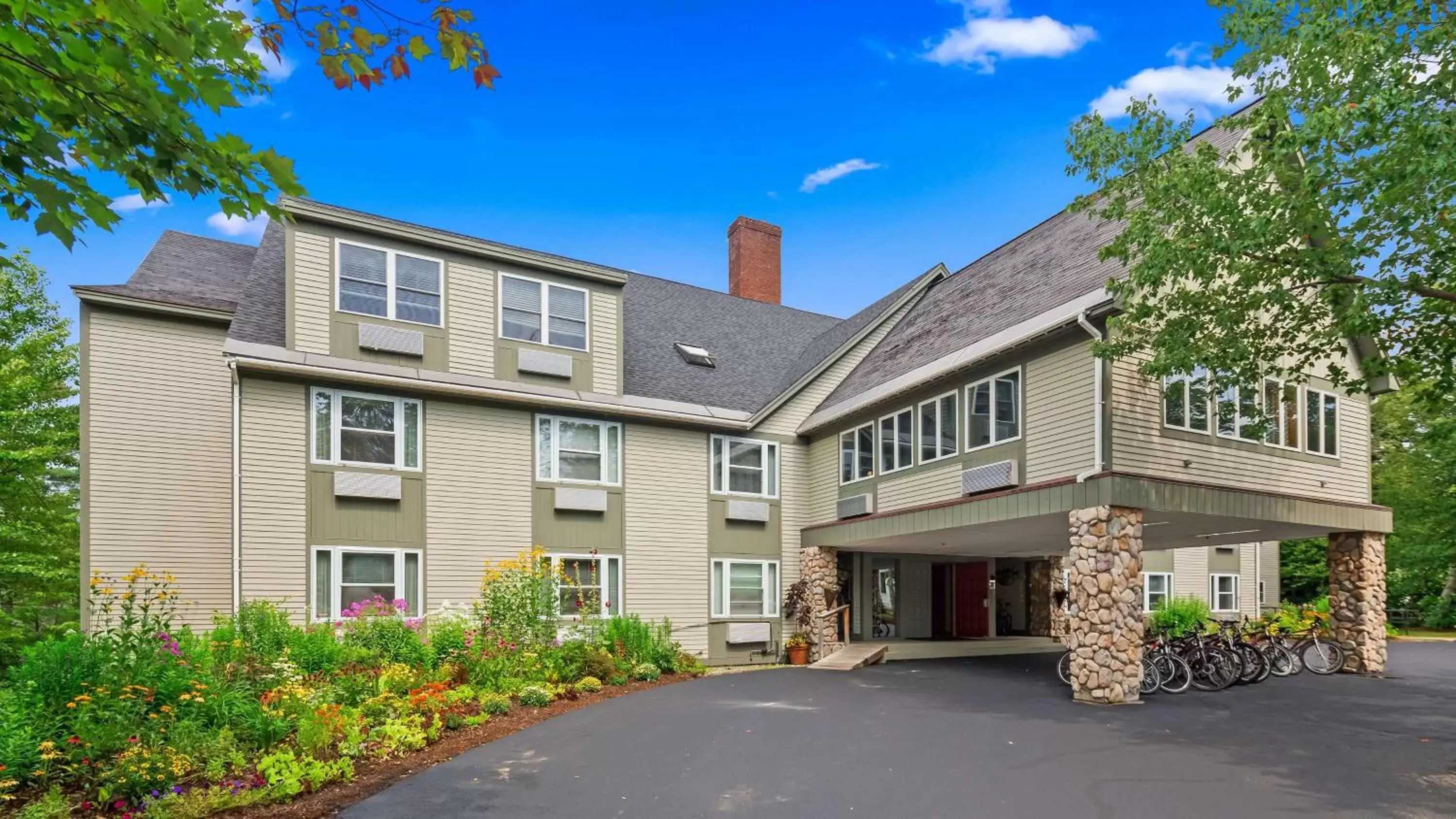 Property Building in Silver Fox Inn