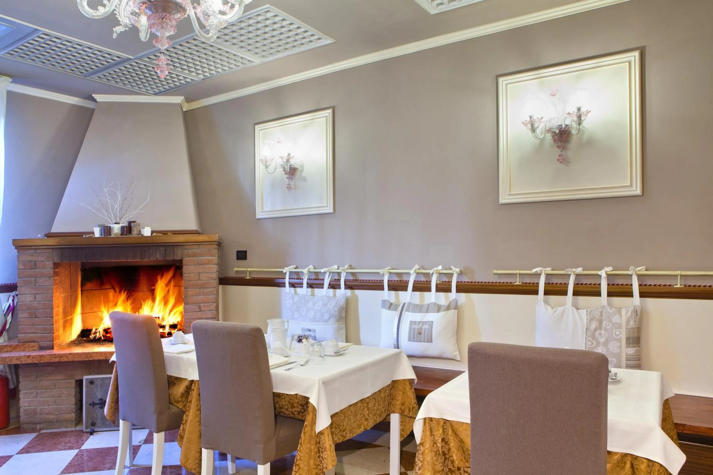 Restaurant/places to eat in Hotel Ducale