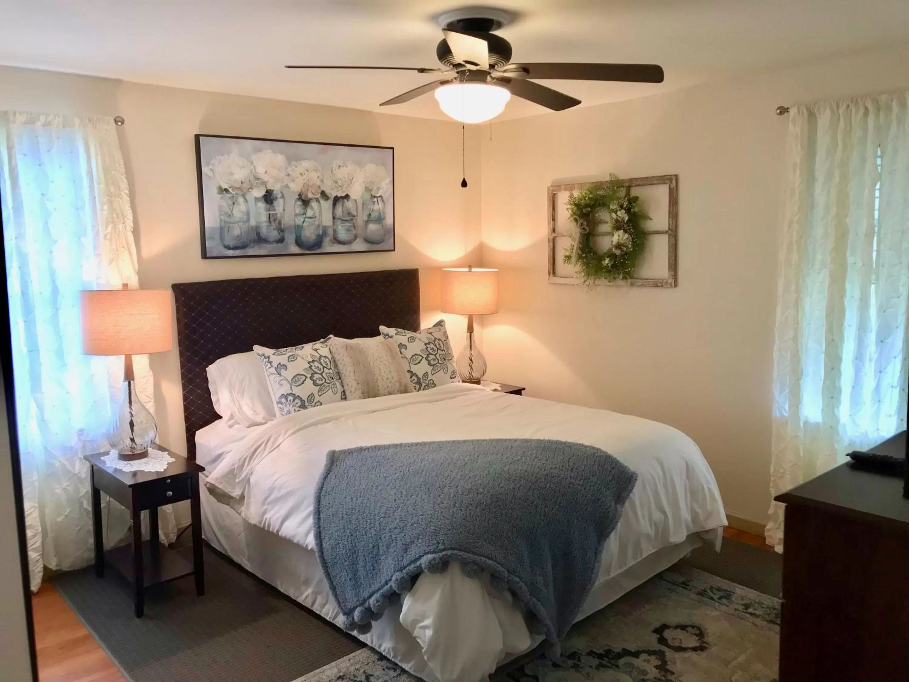 Bedroom, Bed in The Little Italy of Niagara Falls Bed & Breakfast