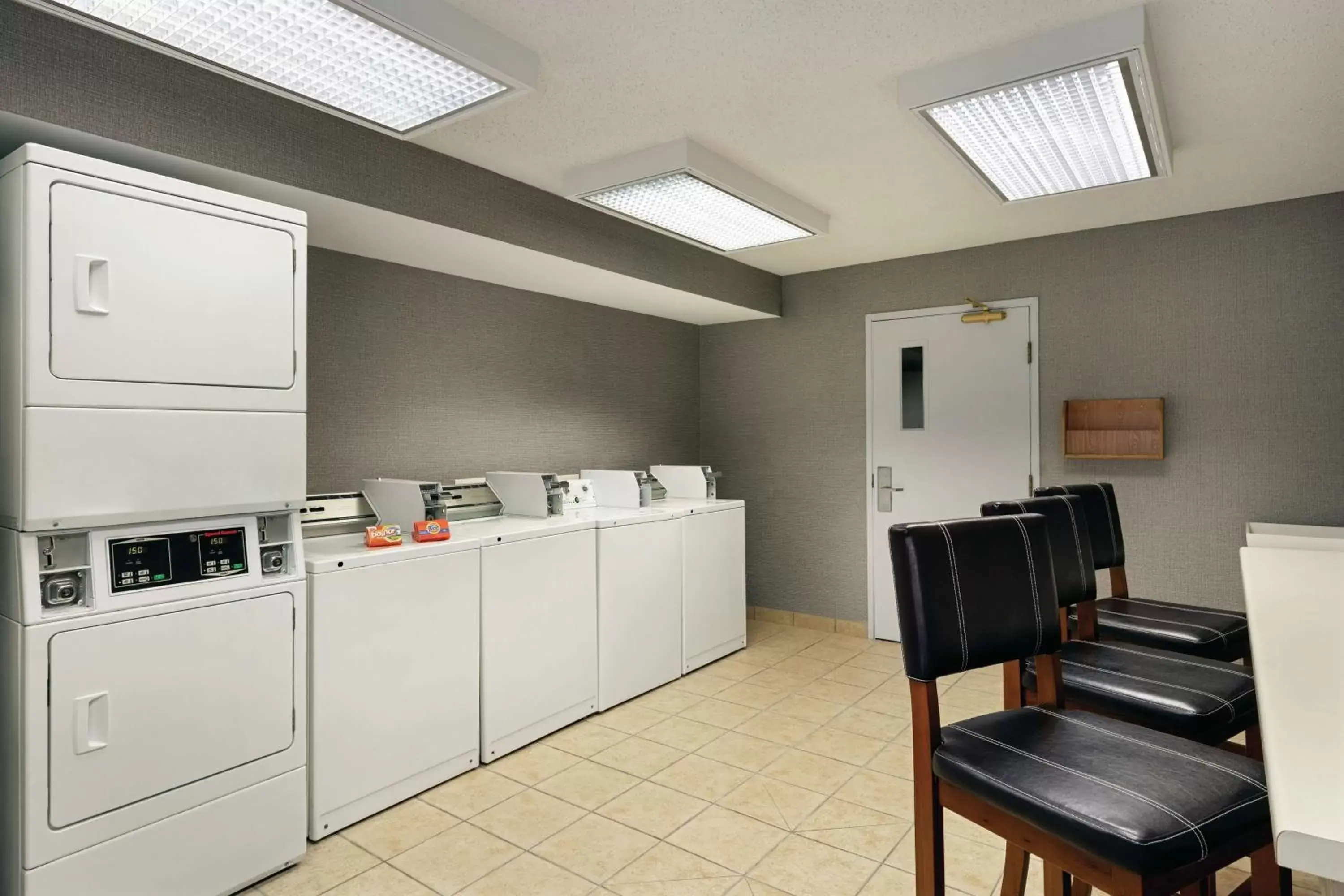 Property building, Kitchen/Kitchenette in Homewood Suites by Hilton Corpus Christi
