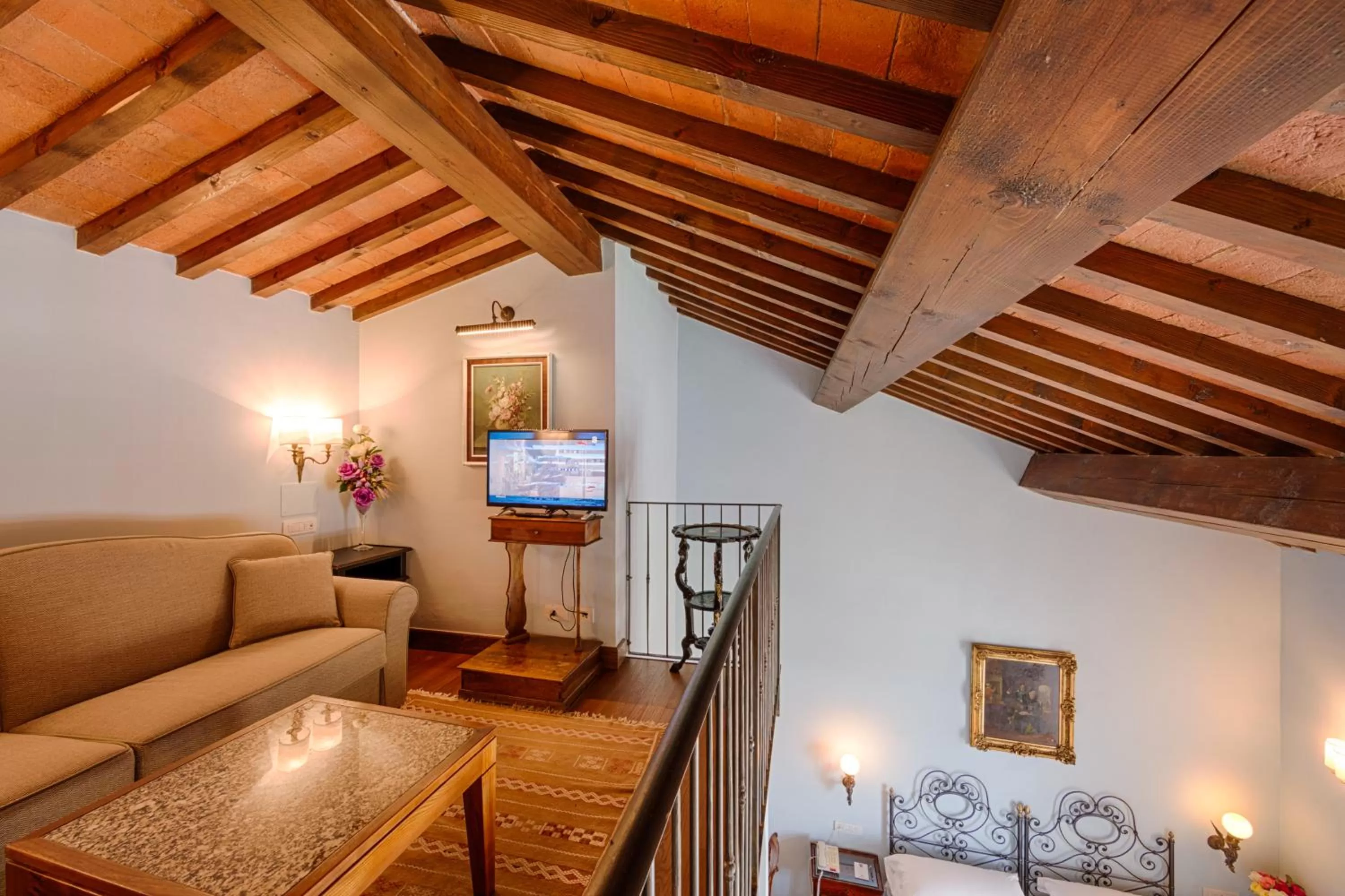 Photo of the whole room in Hotel Mulino di Firenze - WorldHotels Crafted