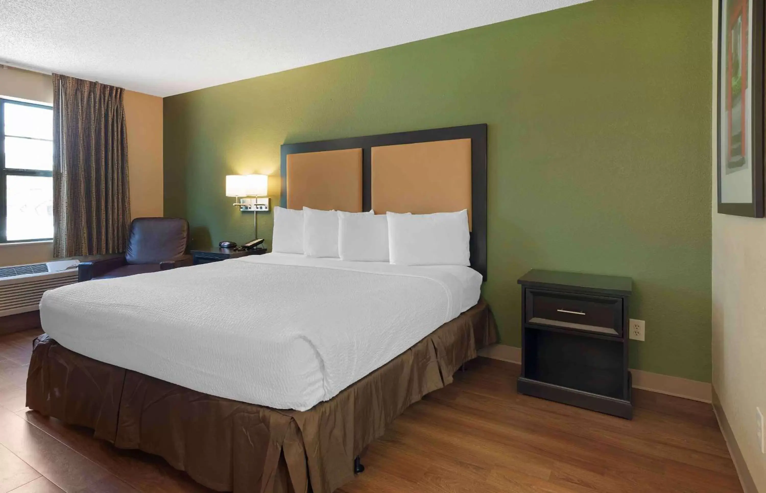 Bedroom, Bed in Extended Stay America Suites - Atlanta - Morrow