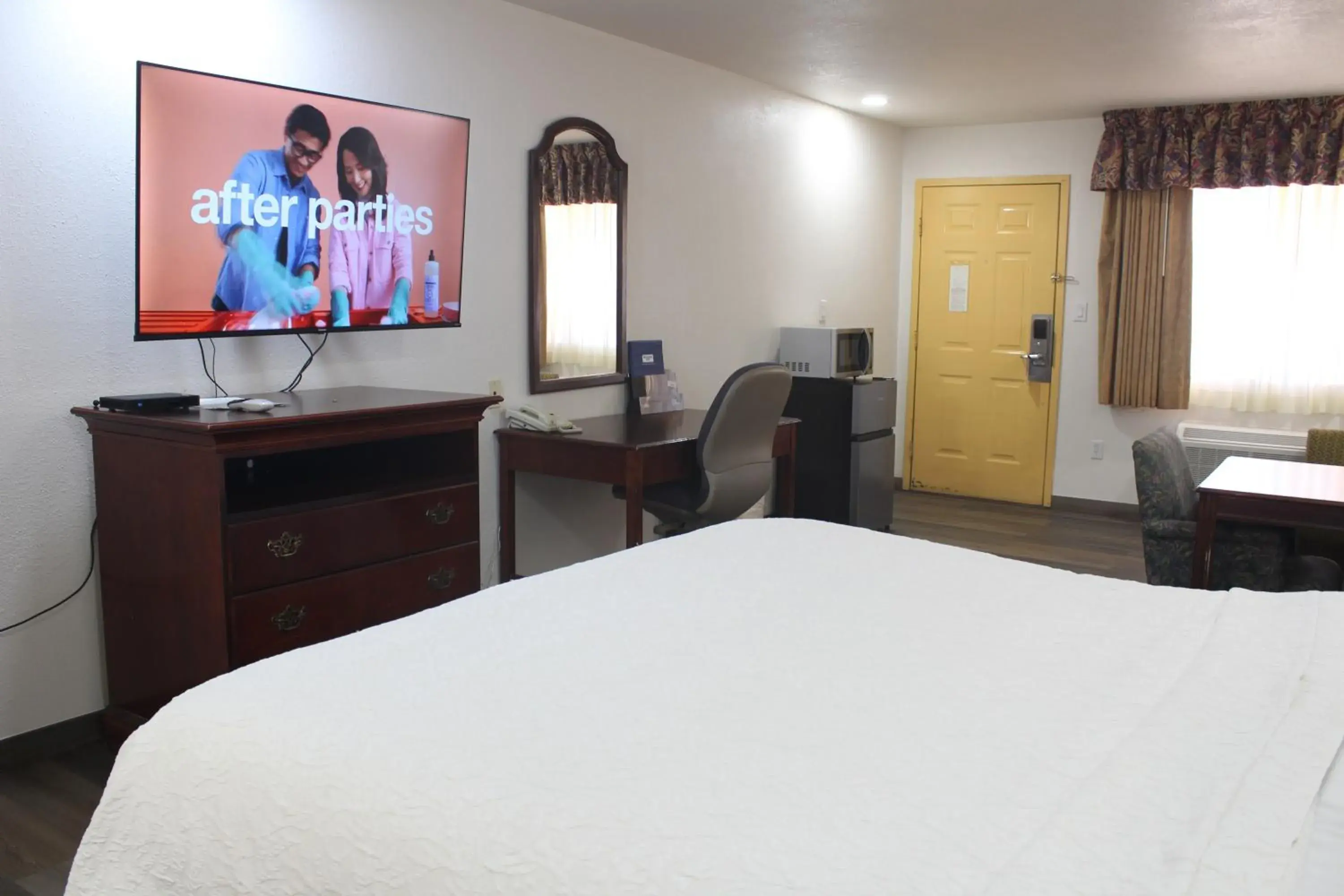 Bed, TV/Entertainment Center in Rodeway Inn Tucumcari