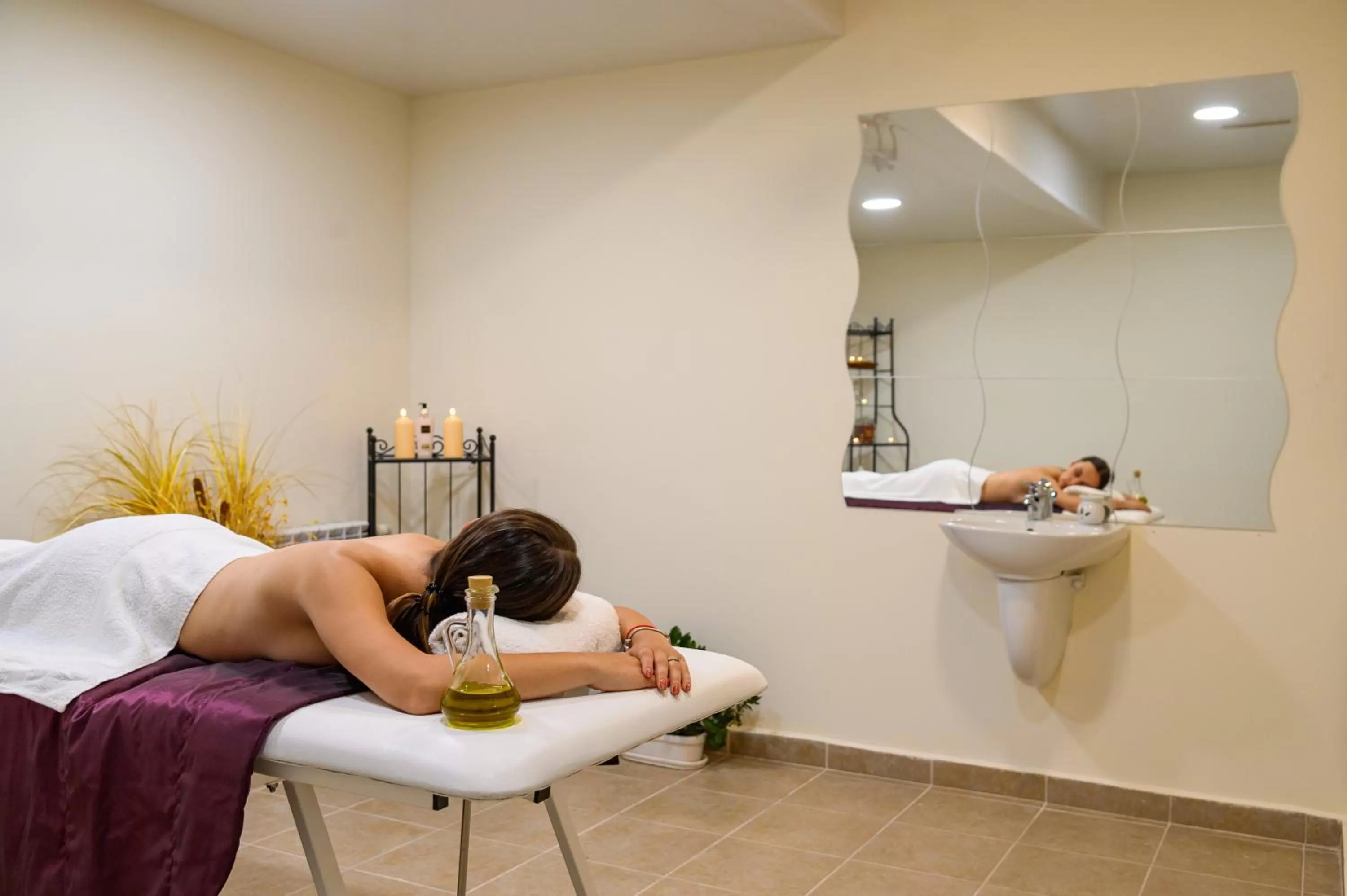 Massage in Parklands Hotel & Pool