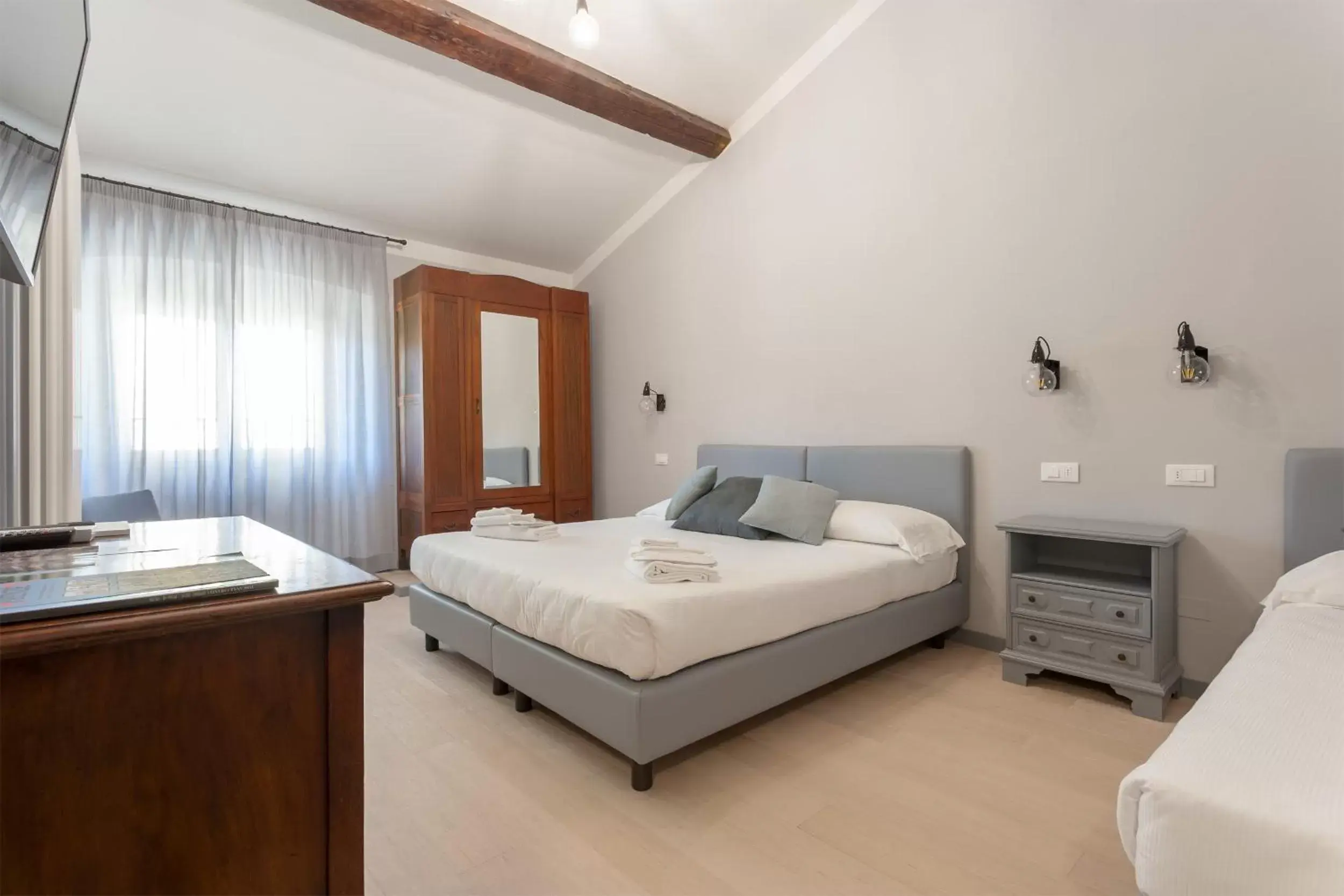 Photo of the whole room, Bed in Santo Spirito Venti
