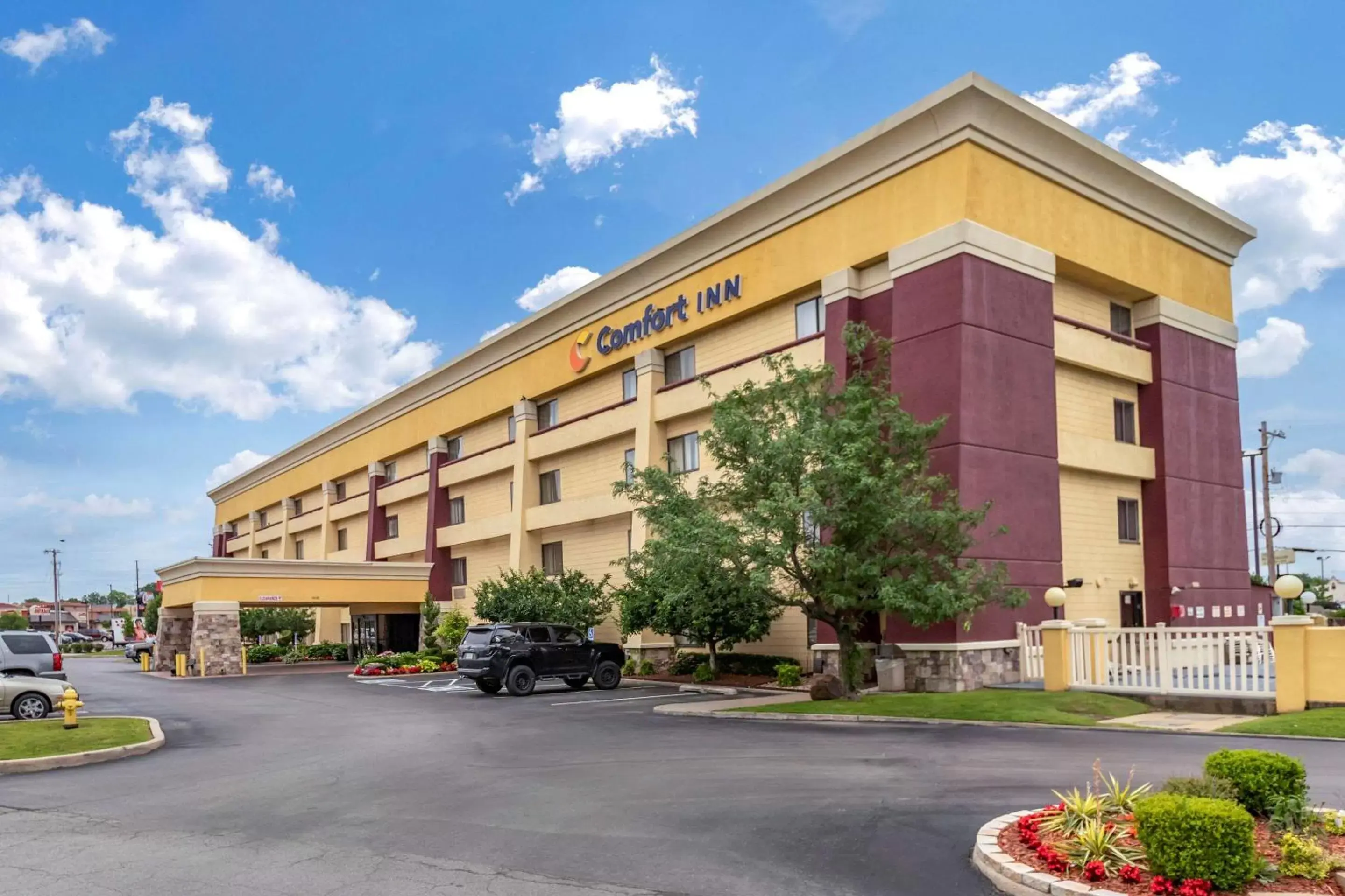 Property Building in Comfort Inn Midtown