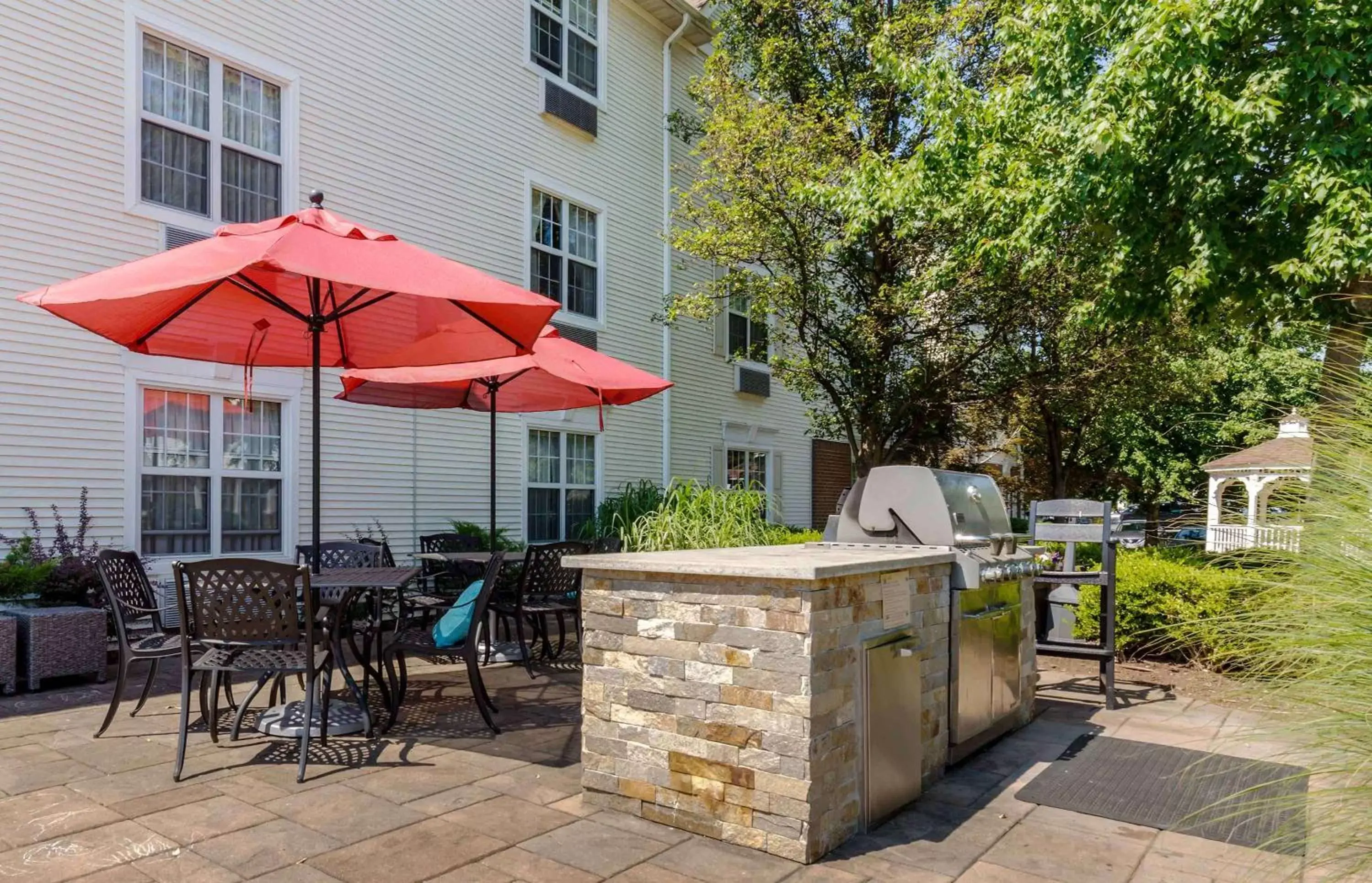 Property building, BBQ Facilities in Extended Stay America Suites - Chantilly - Dulles