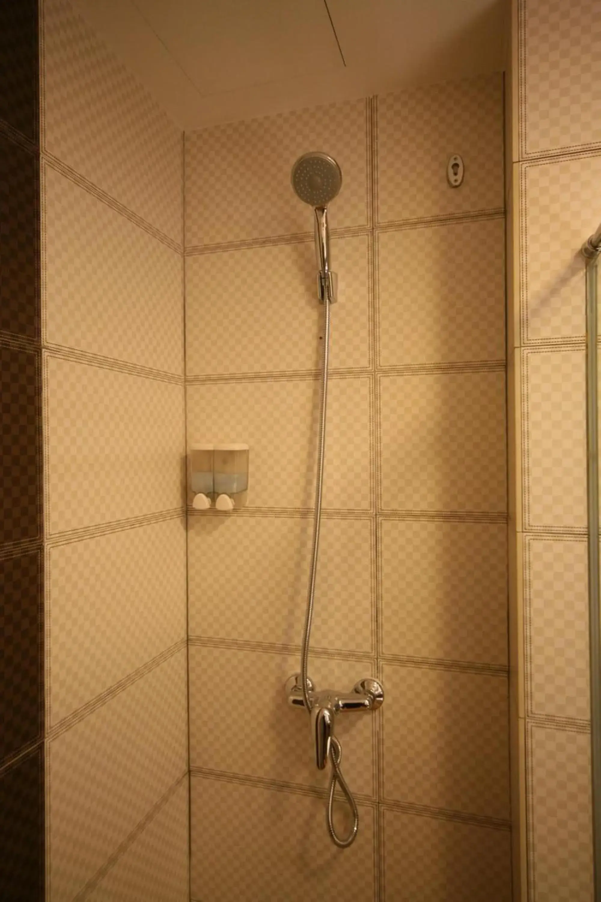 Bathroom in Cardogan Hotel