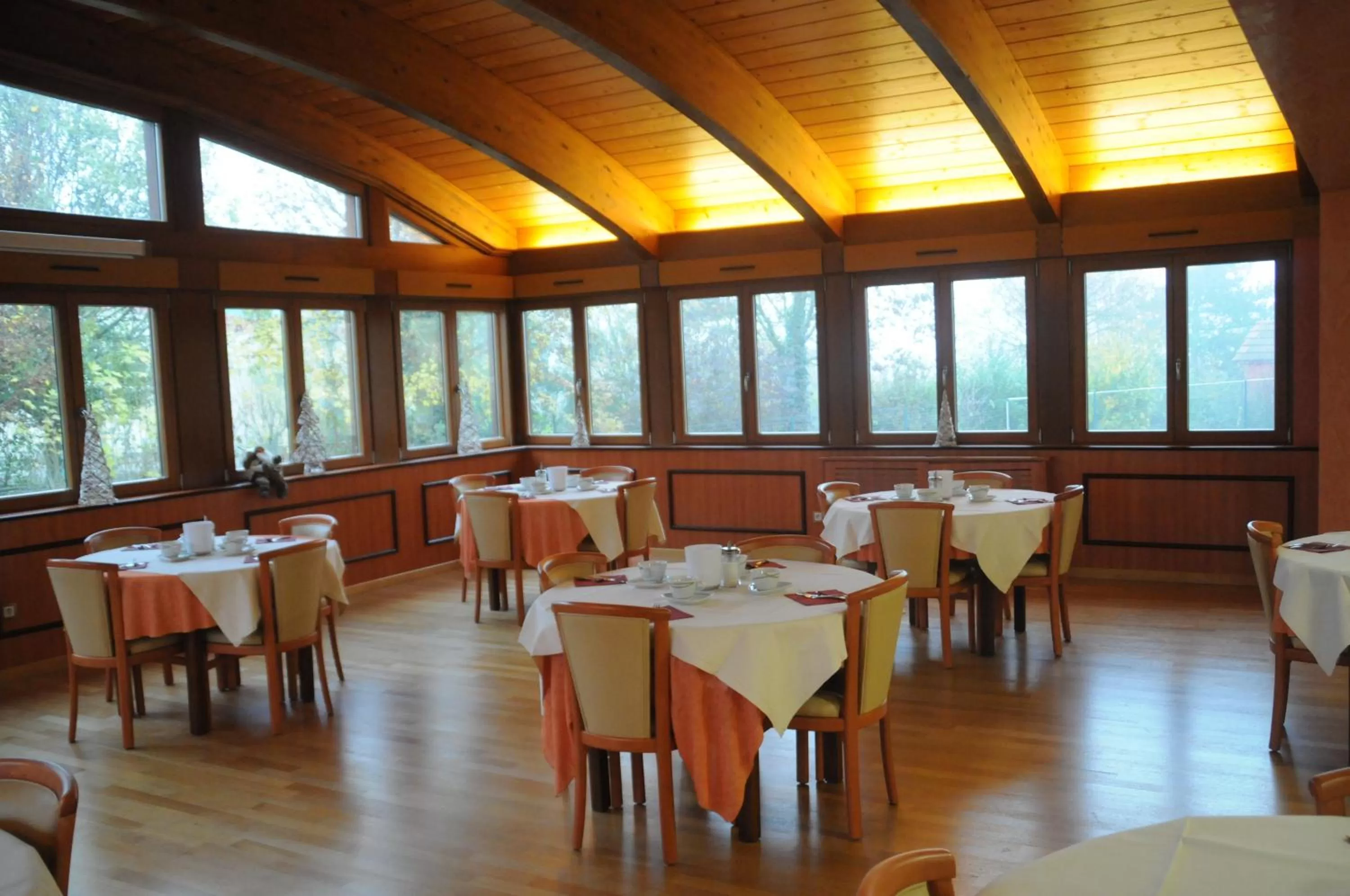 Buffet breakfast in Hotel Cigoland