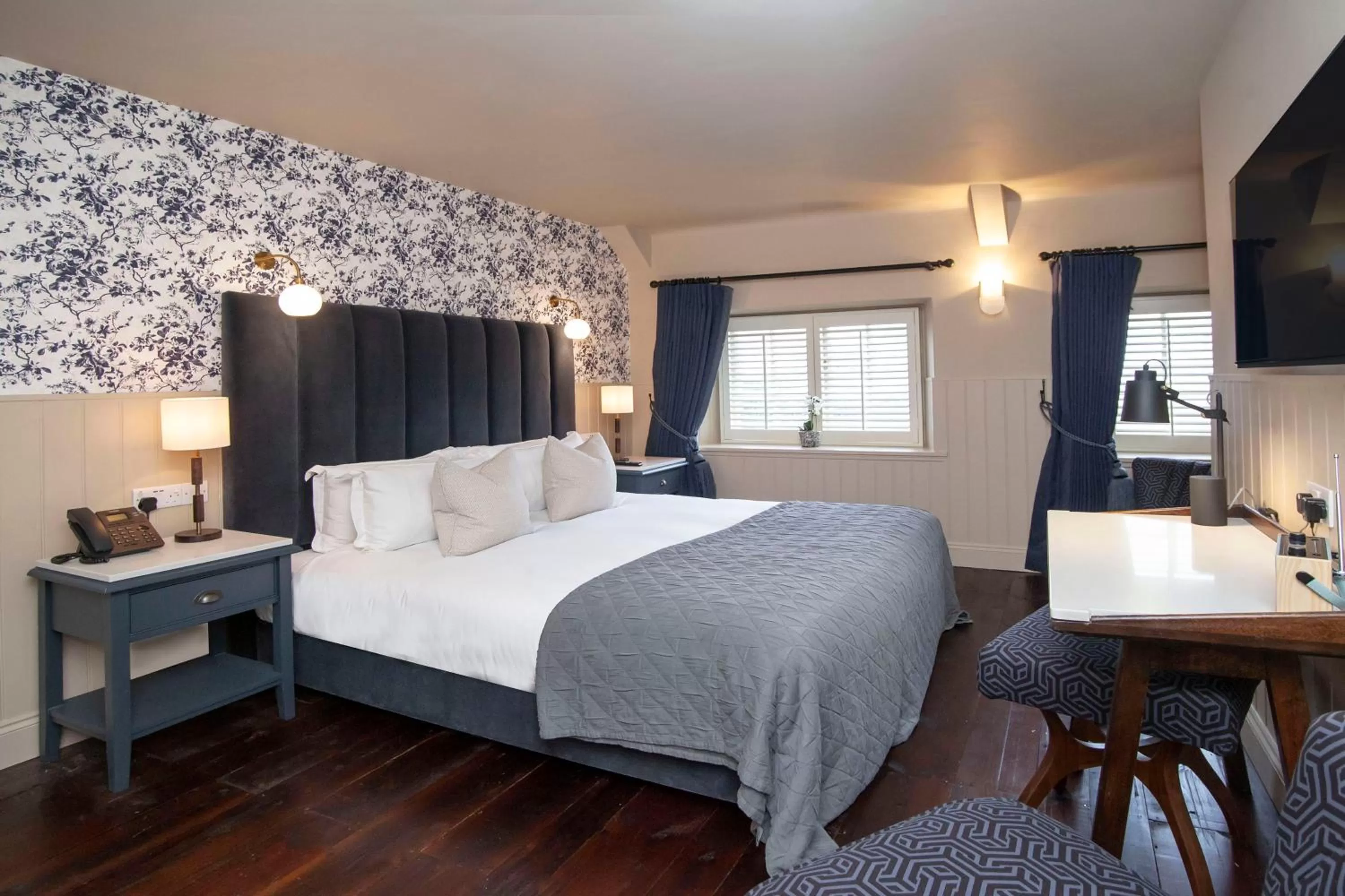 Bedroom, Bed in The King's Arms