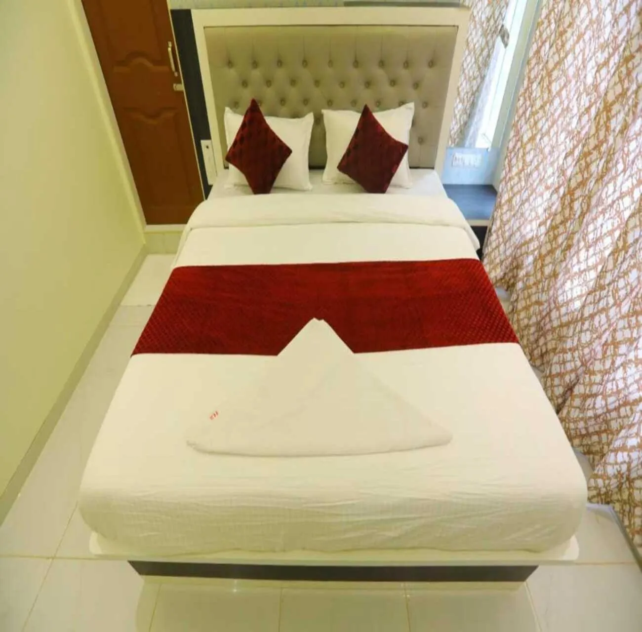 Bedroom, Bed in Hotel Sai Siddhi Inn - MIDC Industrial Area, Mahape Navi Mumbai