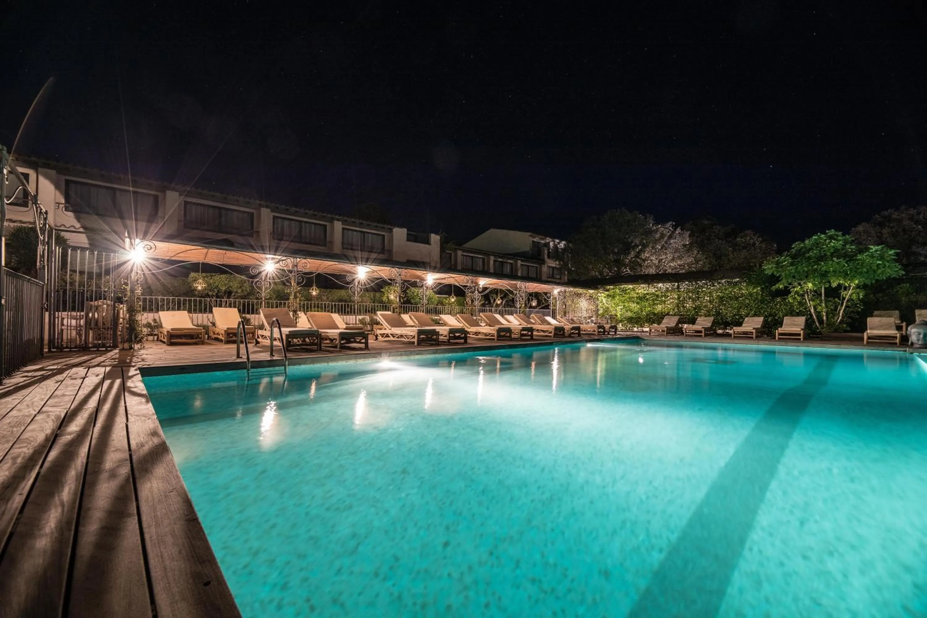 Swimming pool in Hôtel Le Roi Théodore & Spa