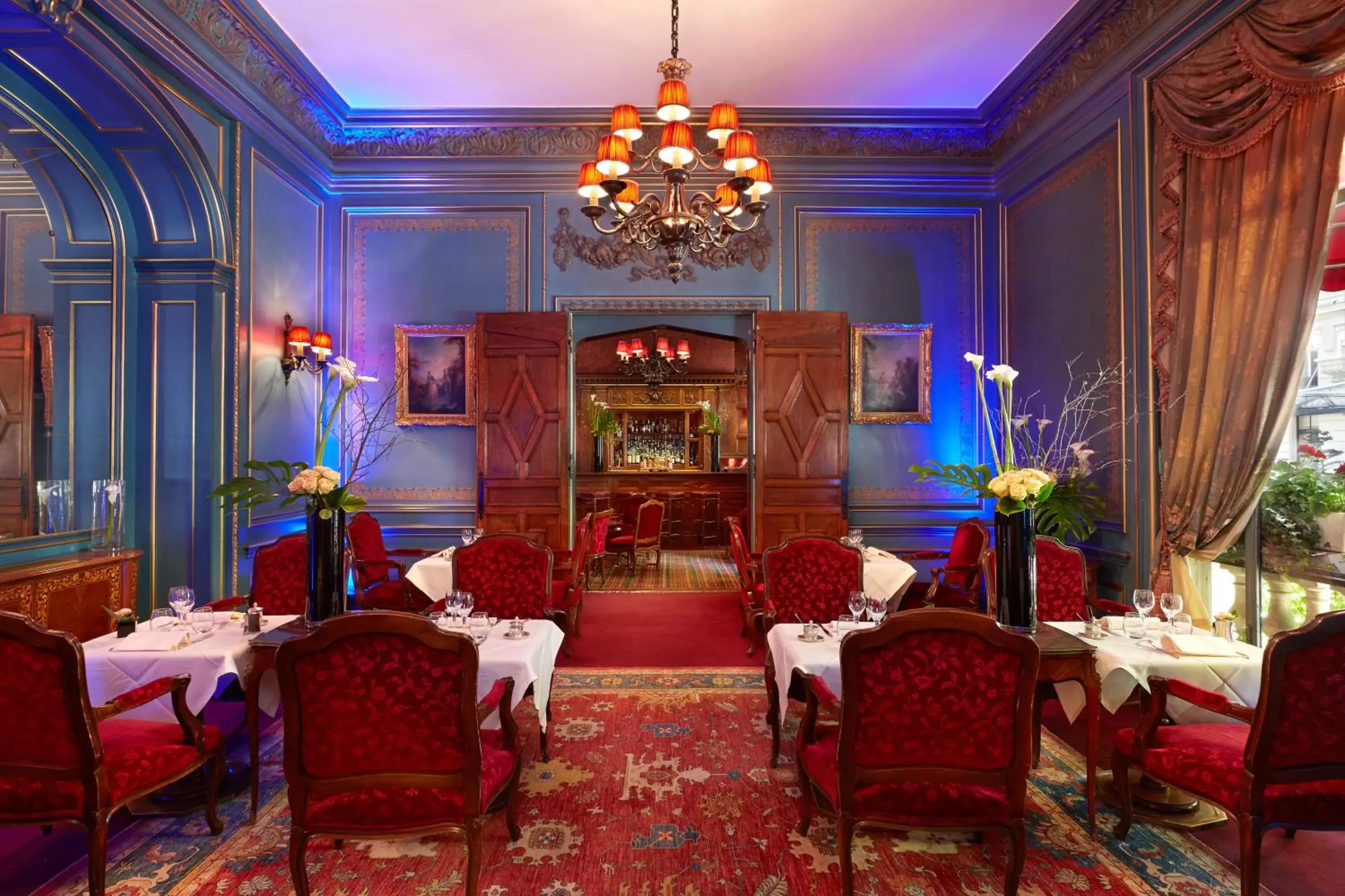 Lounge or bar, Restaurant/Places to Eat in Hôtel Raphael